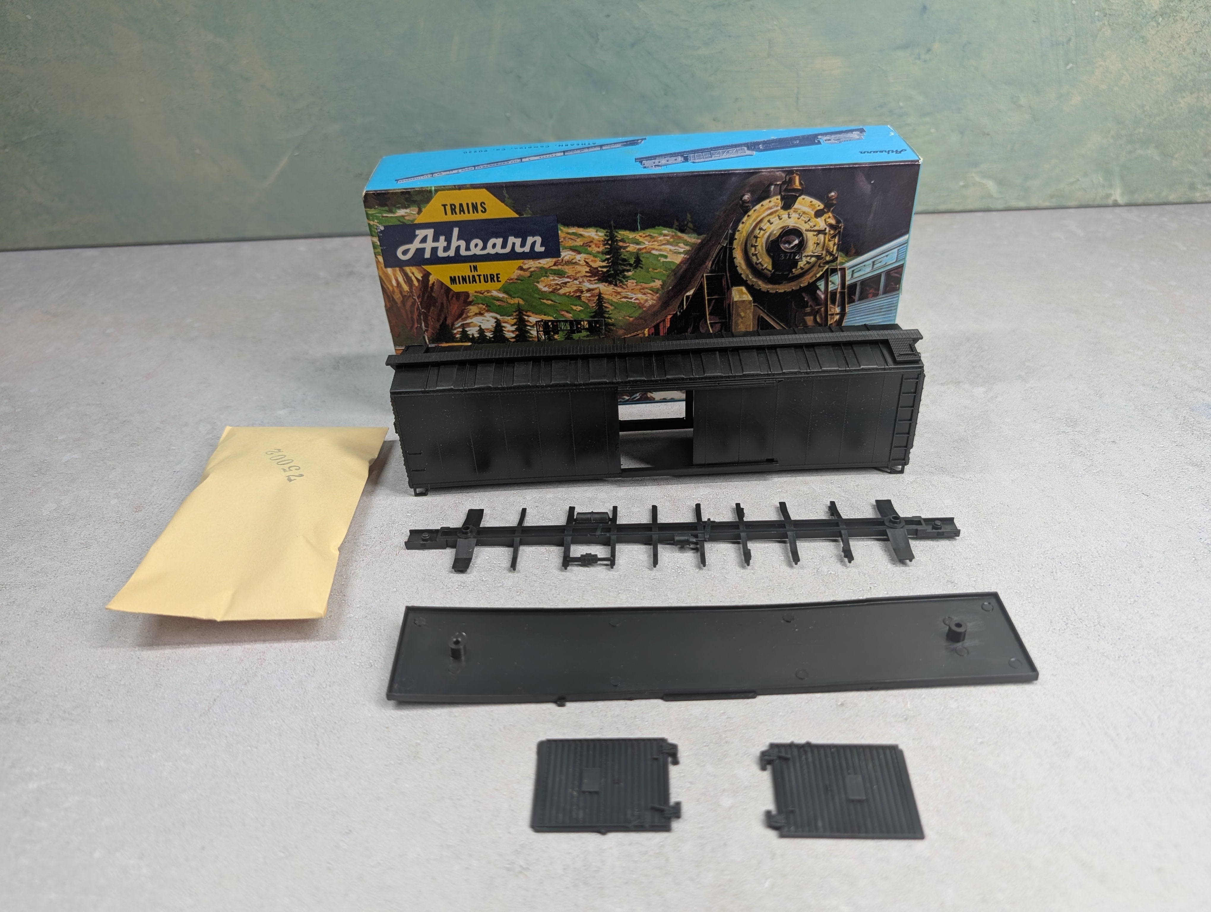 USED Athearn 5050 HO Scale 50' SD Box Car Undecorated Black KIT