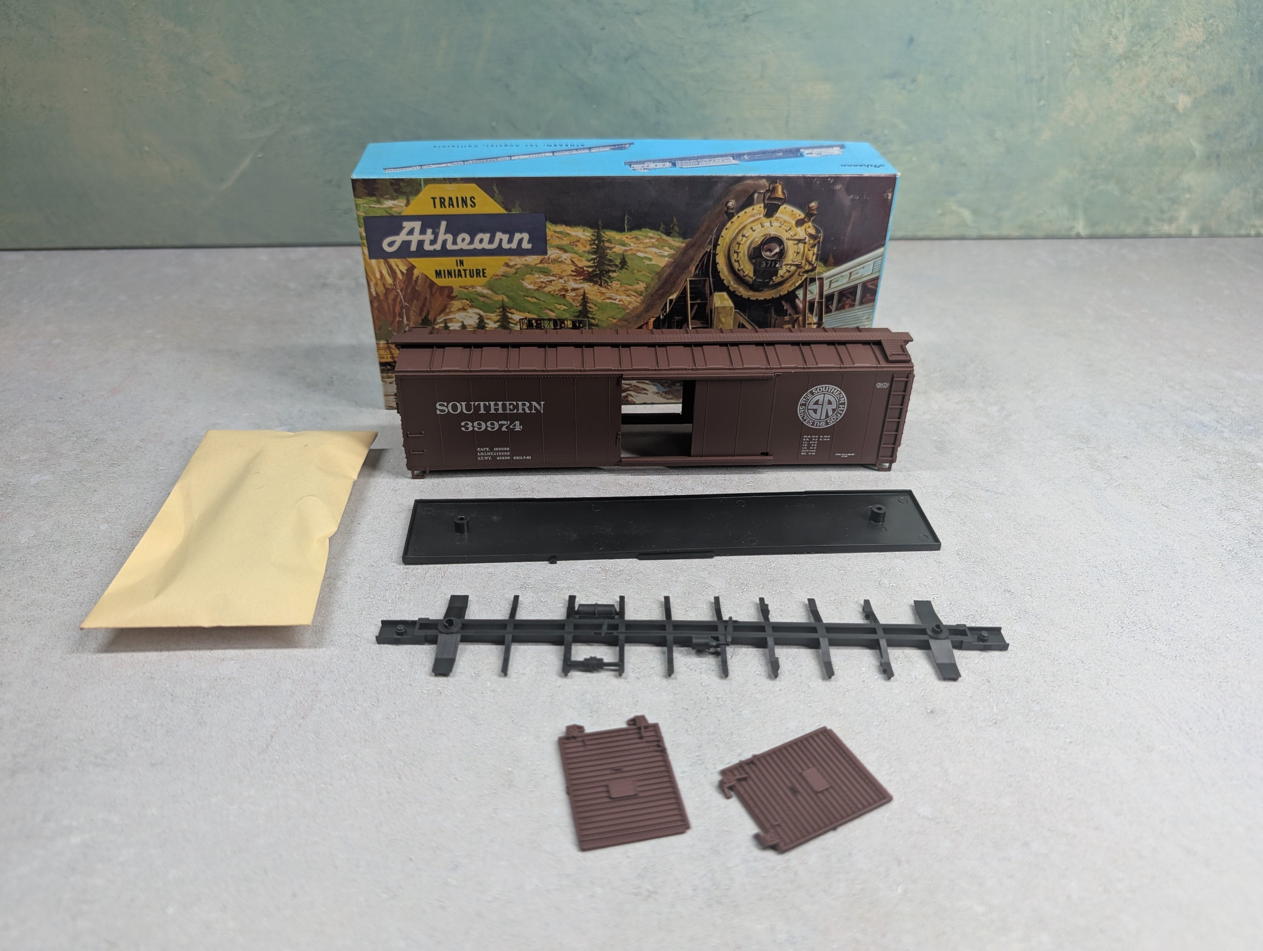 USED Athearn 5060 HO Scale 50' SD Box Car Southern #39974 KIT