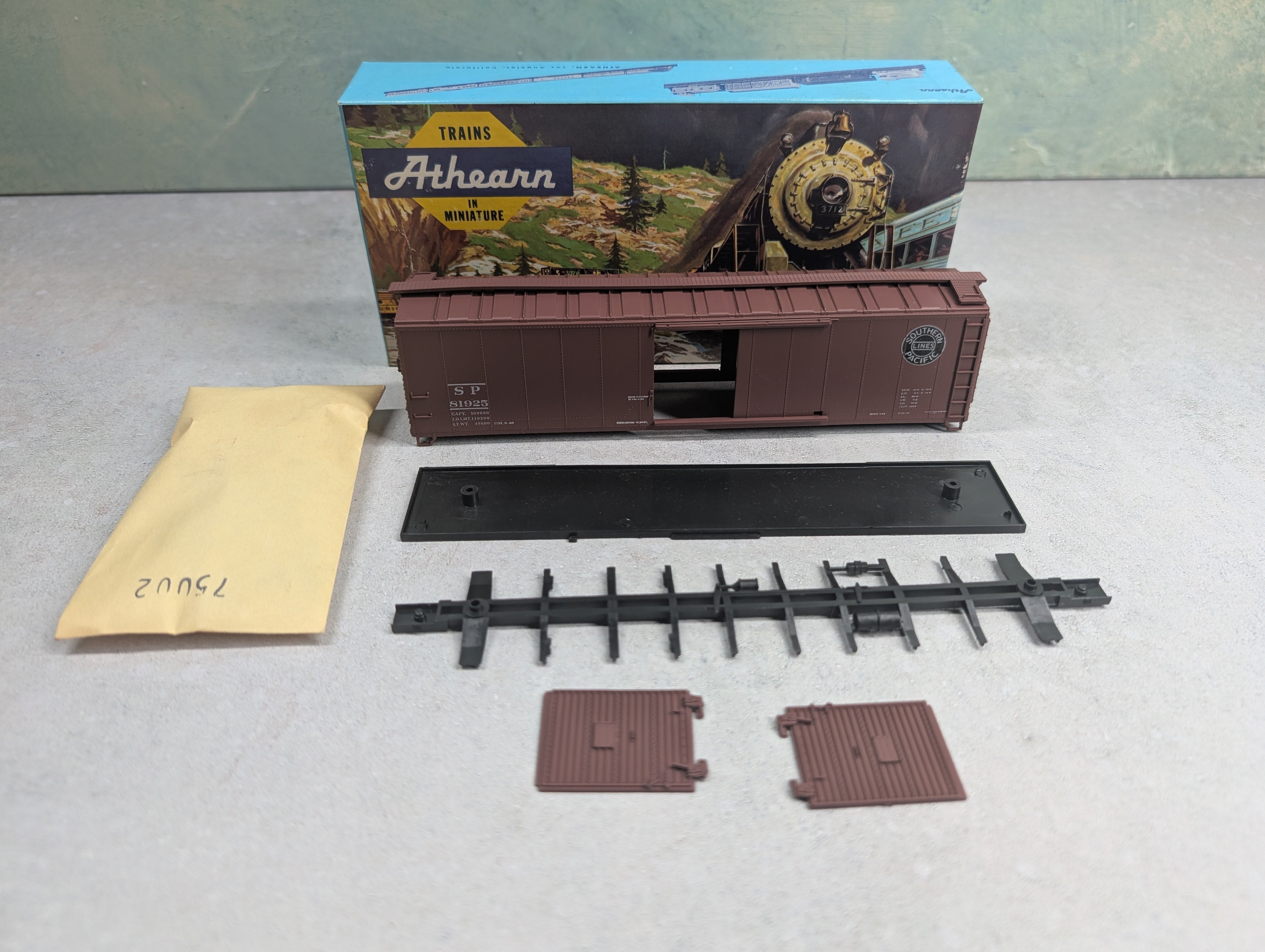 USED Athearn 5061 HO Scale 50' SD Box Car Southern Pacific SP #81925 KIT