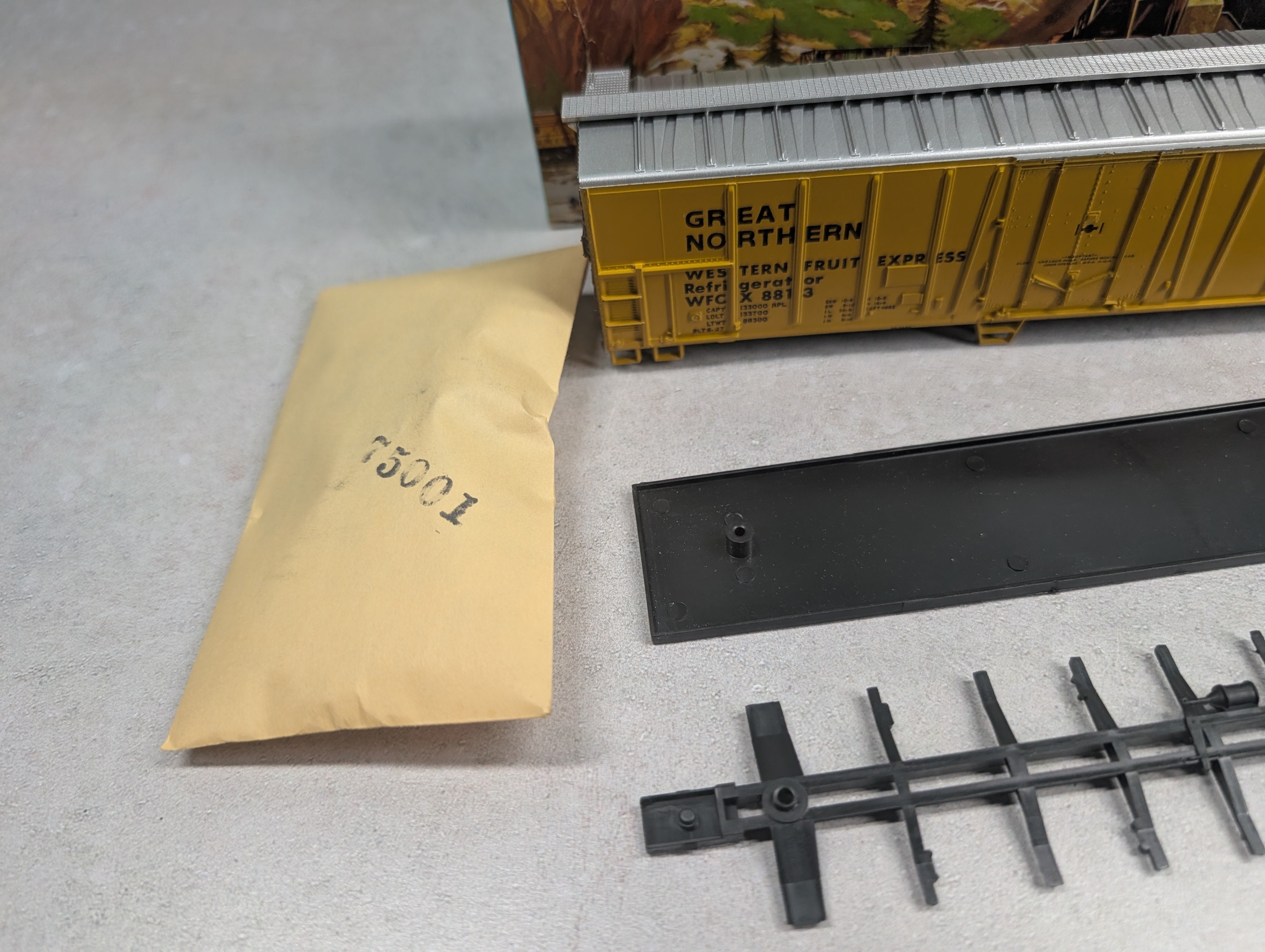 USED Athearn 1634 HO Scale 50' OB Reefer Box Car Great Northern WFCX #8813 KIT