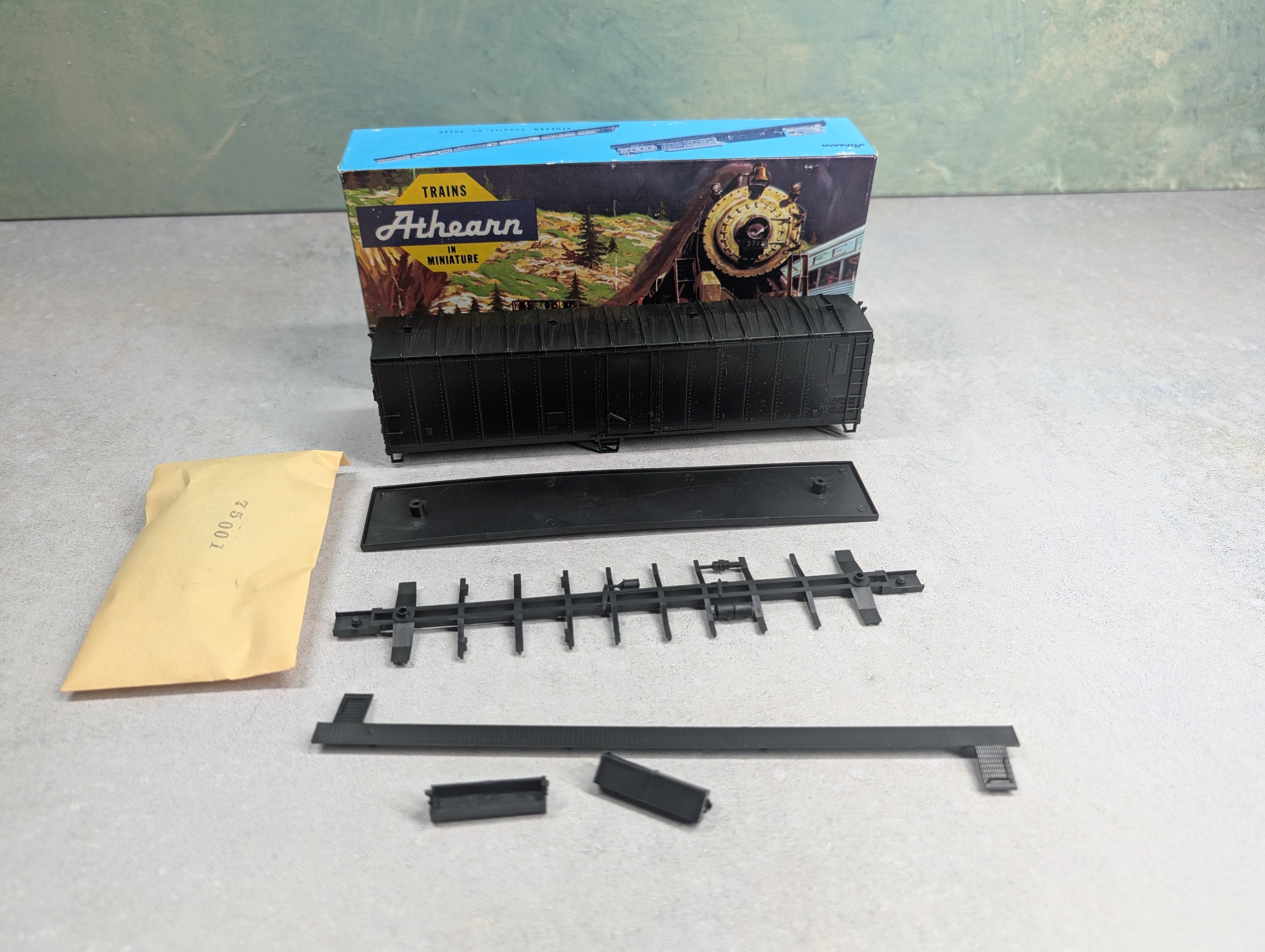 USED Athearn 1624 HO Scale 50' Reefer Box Car Undecorated Black KIT