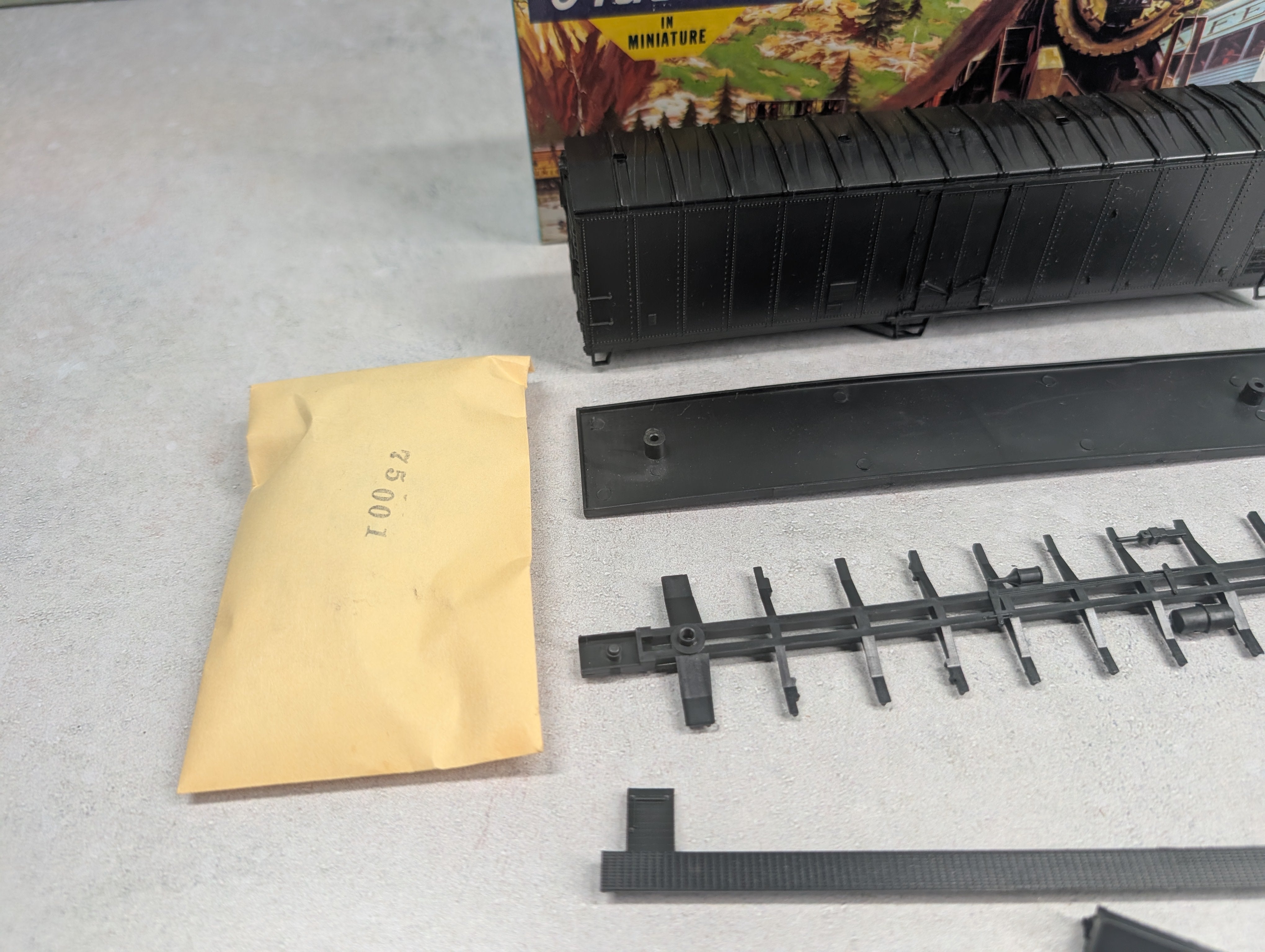 USED Athearn 1624 HO Scale 50' Reefer Box Car Undecorated Black KIT