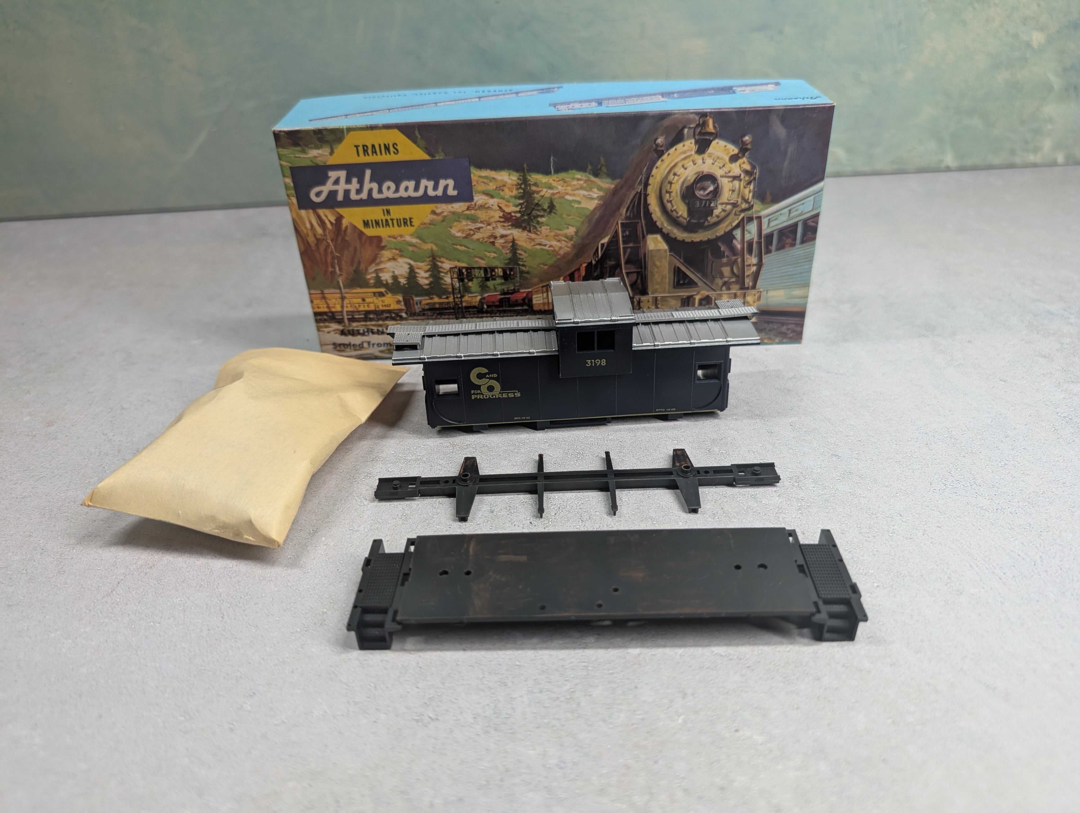 USED Athearn 5362 HO Scale Wide Vision Caboose Chesapeake and Ohio C&O #3198 KIT
