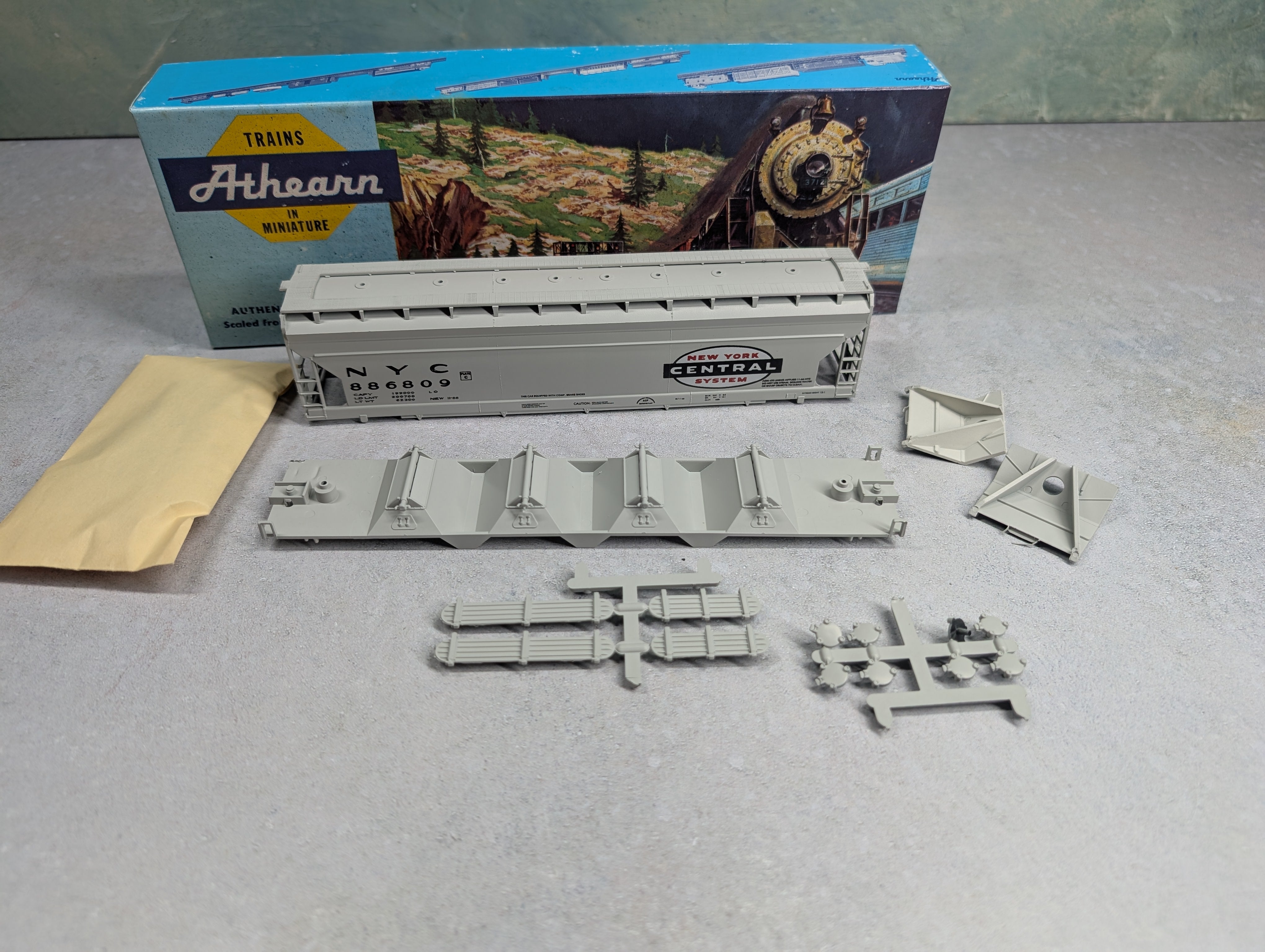 USED Athearn 338 HO Scale ACF Centerflow Hopper New York Central NYC #886809 Bev-Bel