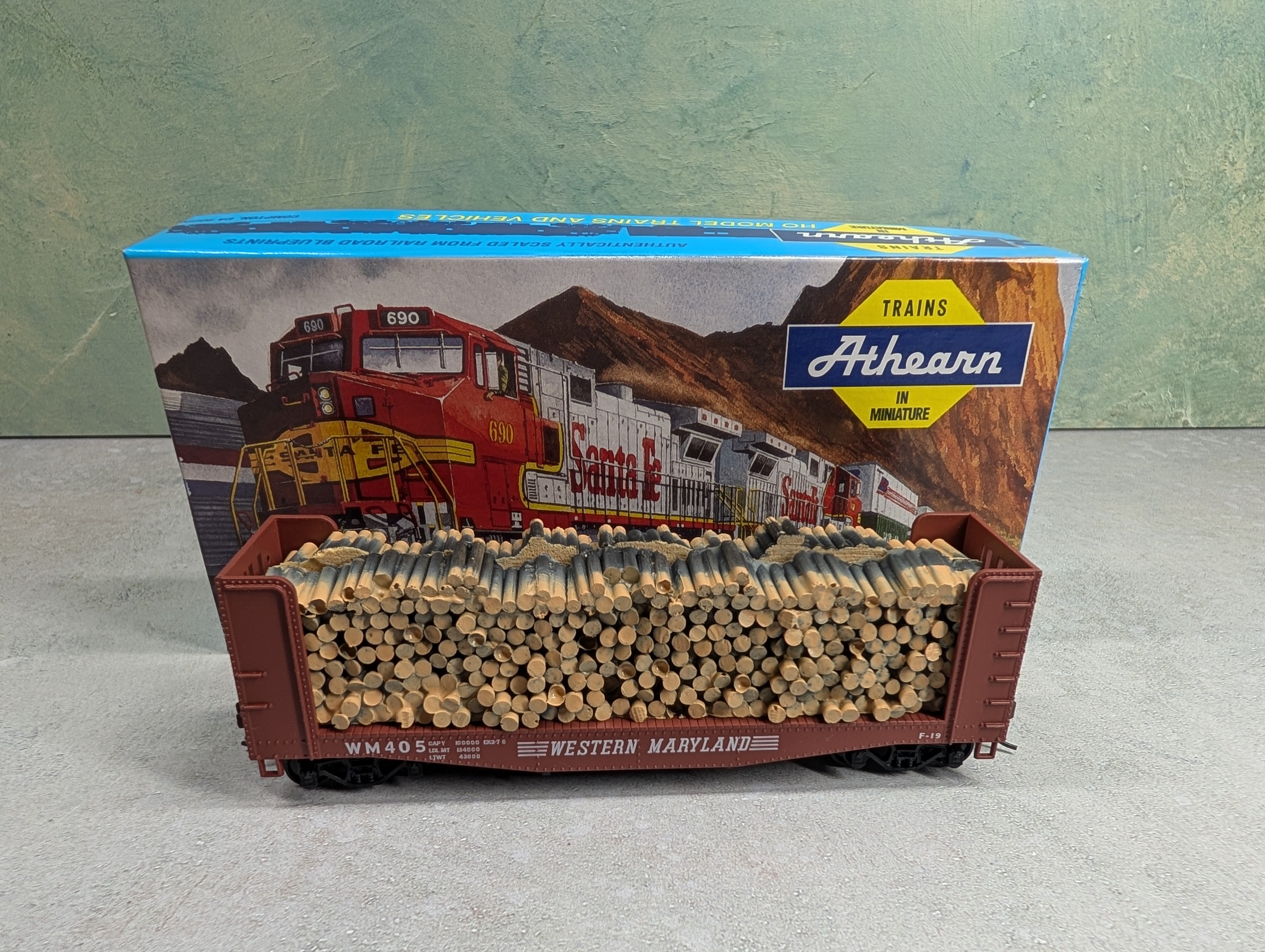 USED Athearn 1461 HO Scale Pulpwood Bulkhead Flat Car Western Maryland WM #405 w/ Load