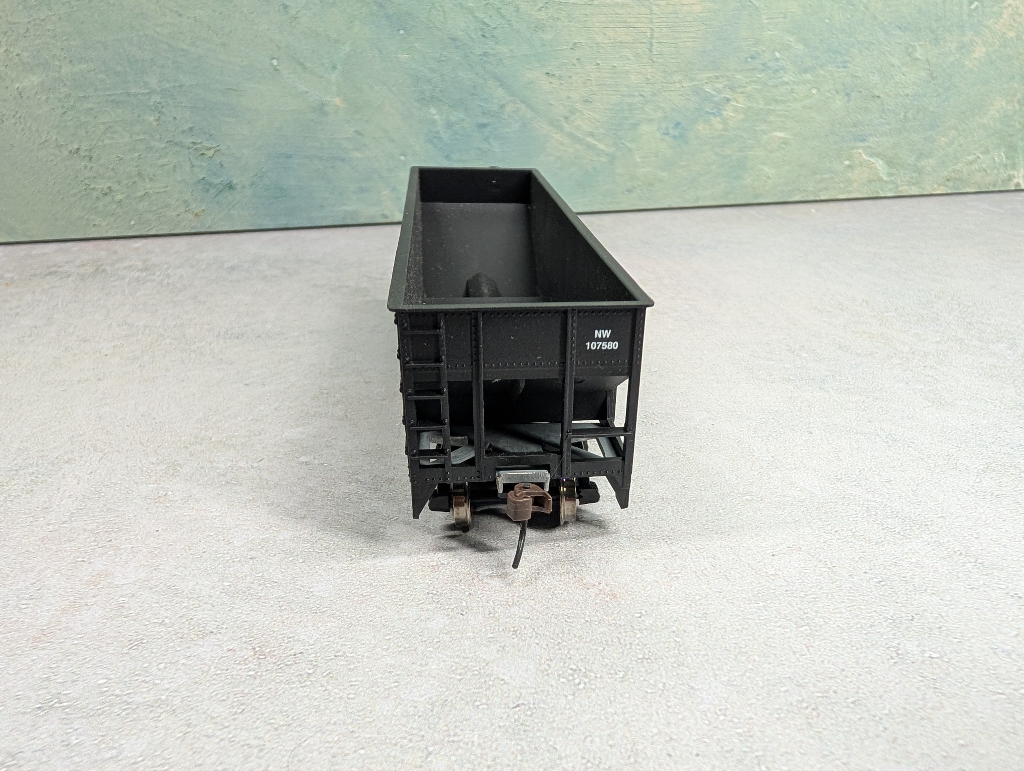 USED Athearn 23325 HO Scale 3 Bay Open Hopper Norfolk & Western NW #107580 EX Virginian, Roundhouse