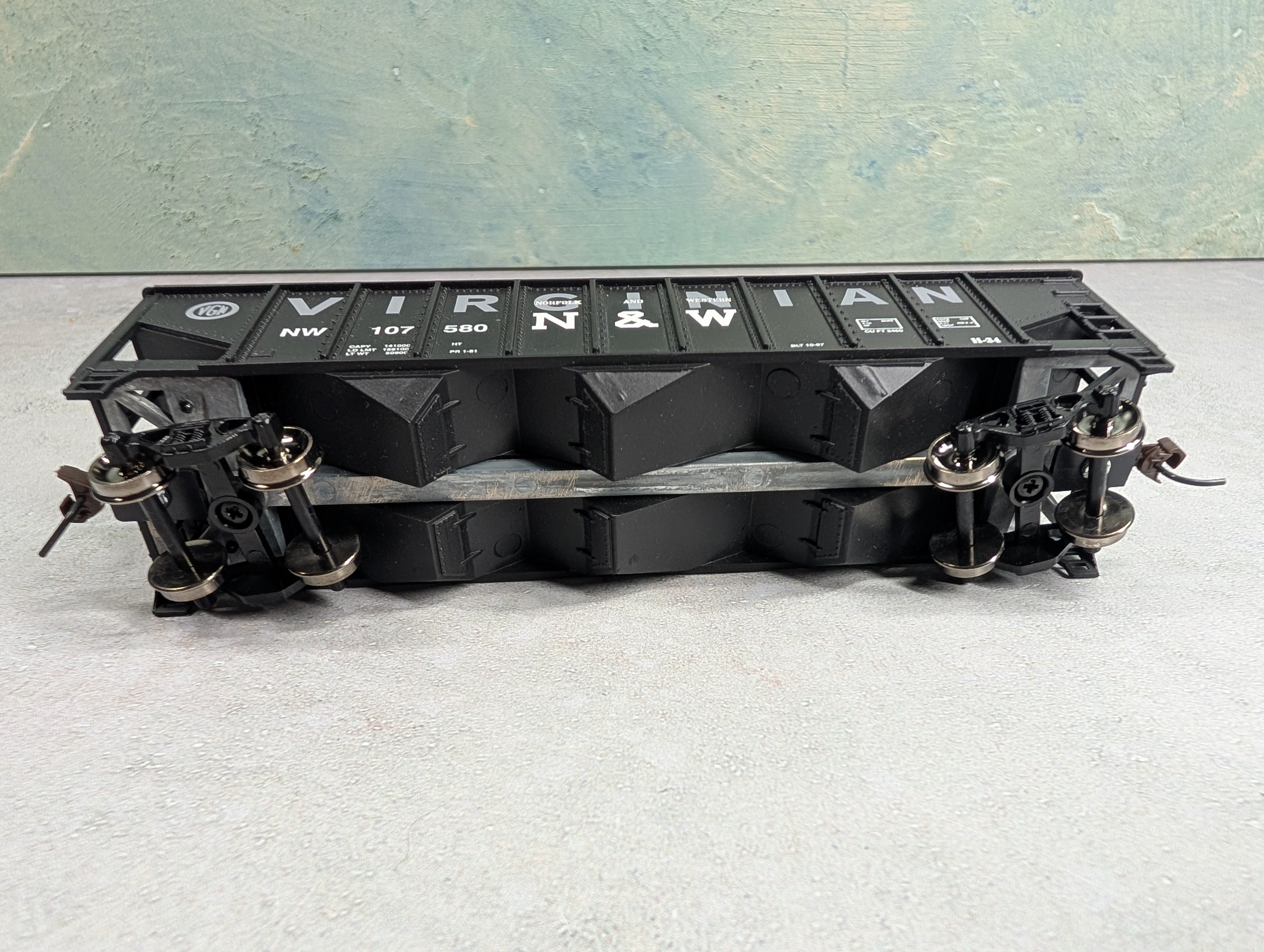 USED Athearn 23325 HO Scale 3 Bay Open Hopper Norfolk & Western NW #107580 EX Virginian, Roundhouse