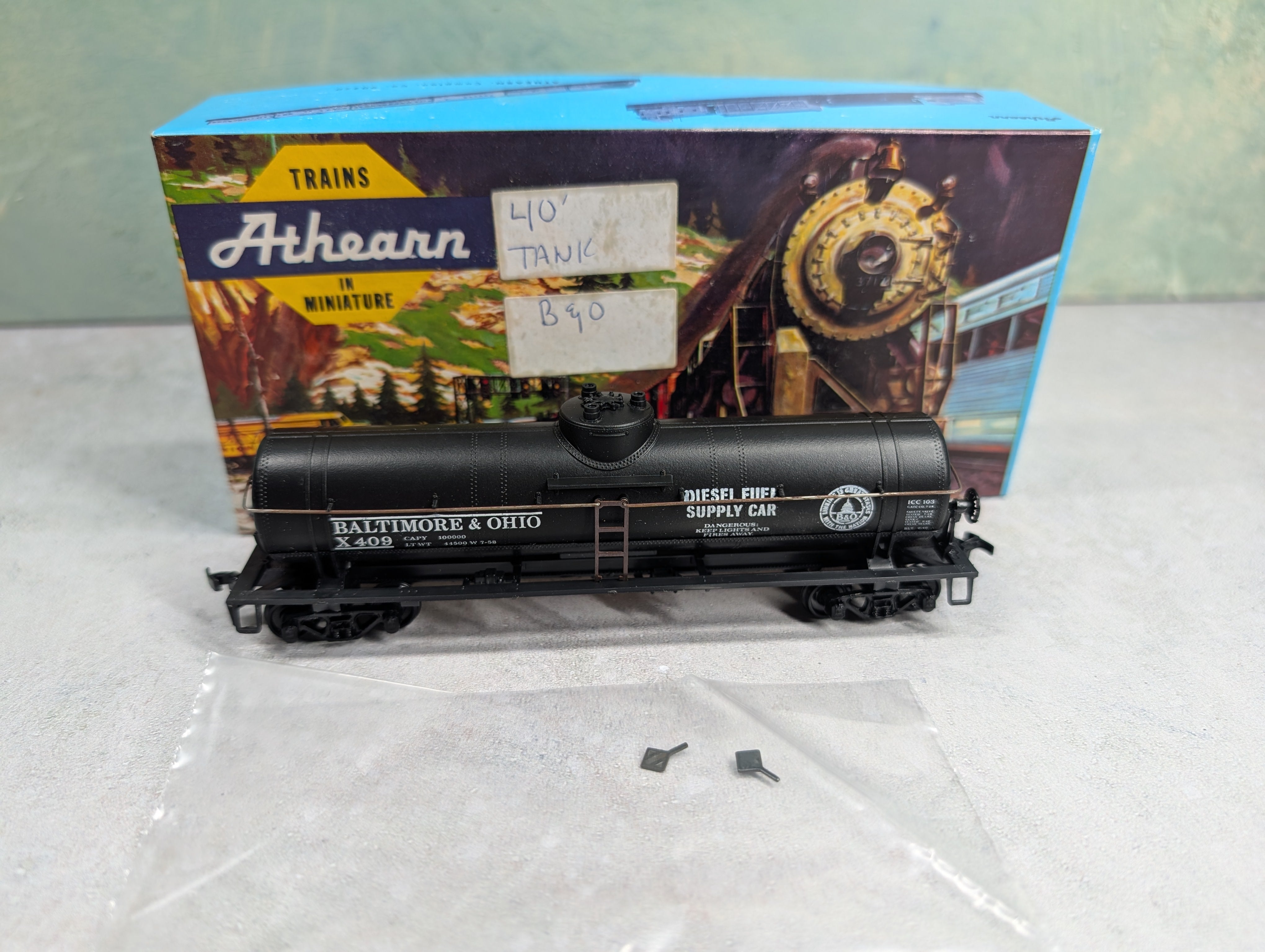 USED Athearn 1577 HO Scale Single Dome Tank Car Baltimore and Ohio #X409