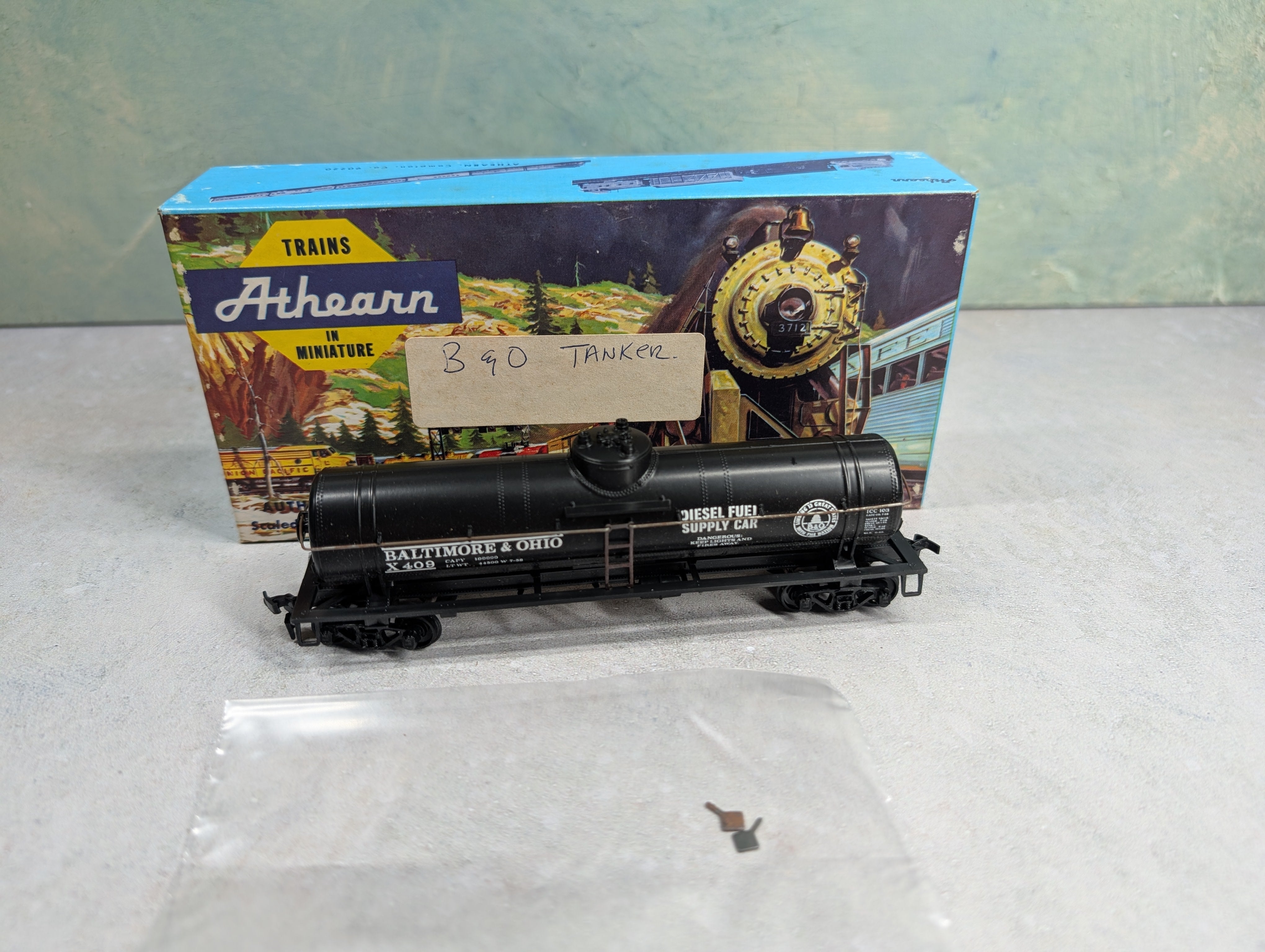 USED Athearn 1577 HO Scale Single Dome Tank Car Baltimore and Ohio #X409