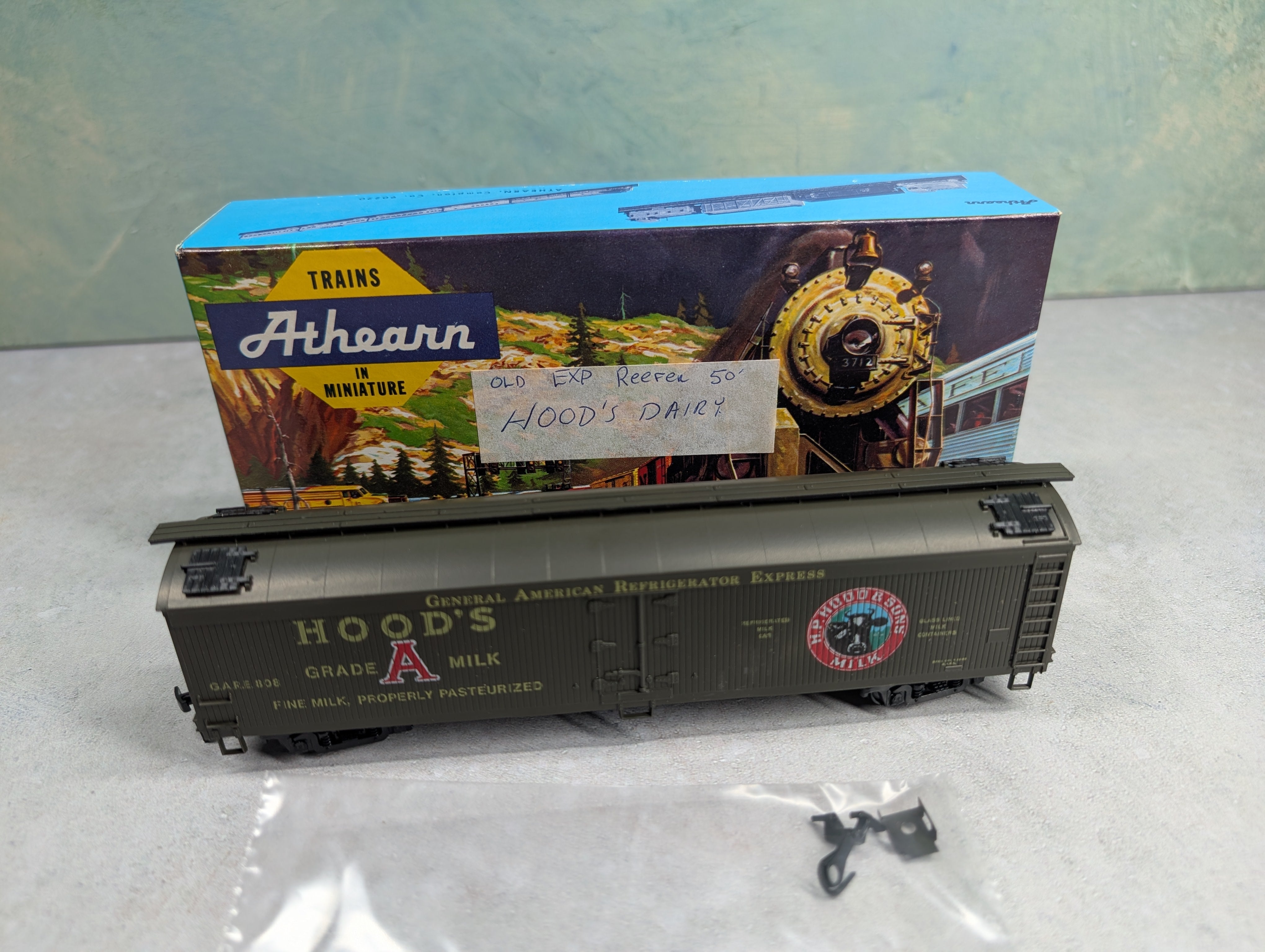 USED Athearn 5341 HO Scale 50' Express Reefer Hood's Dairy GARE #808