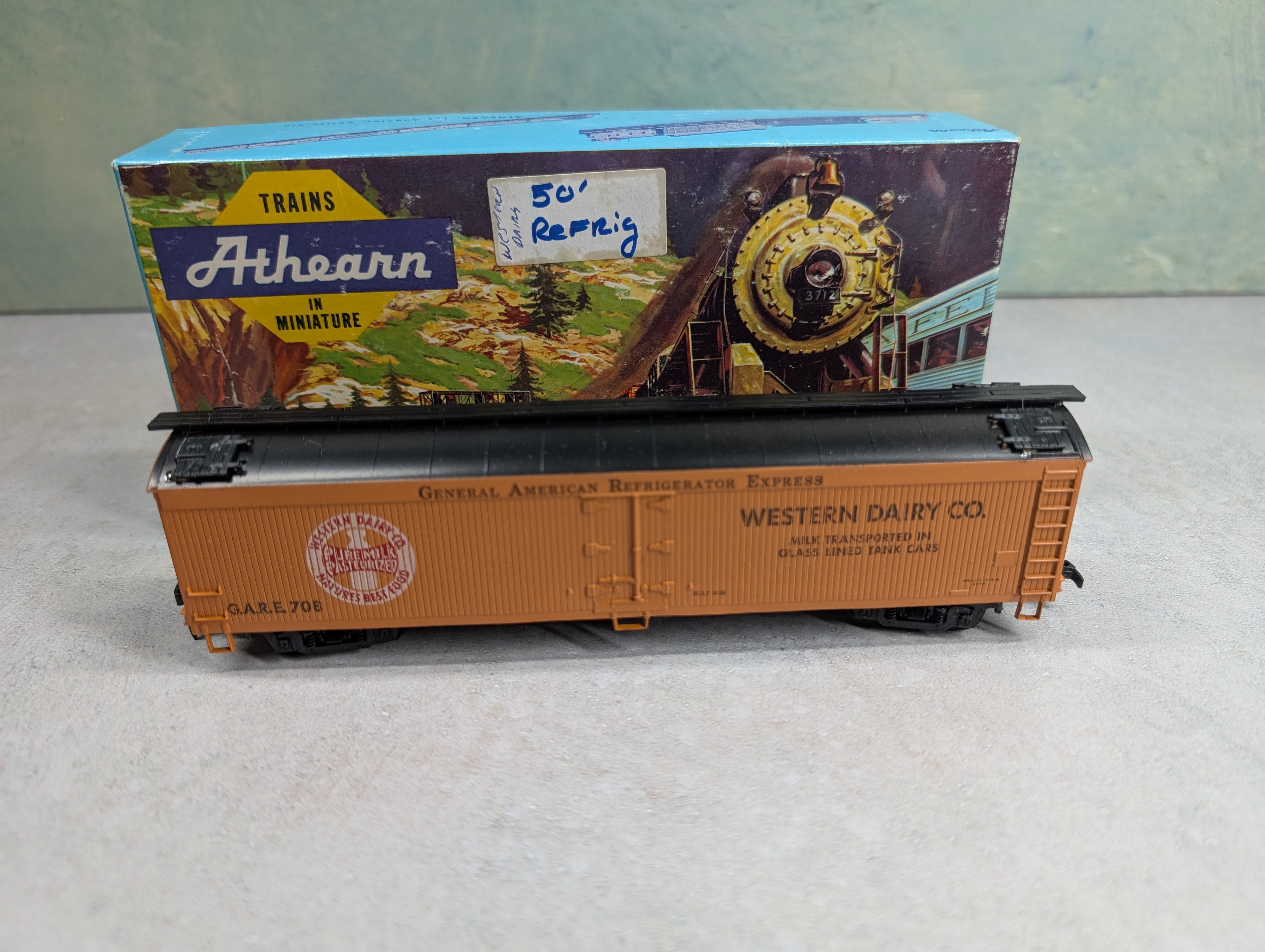 USED Athearn 5342 HO Scale 50' Express Reefer Western Dairy Co. GARE #708