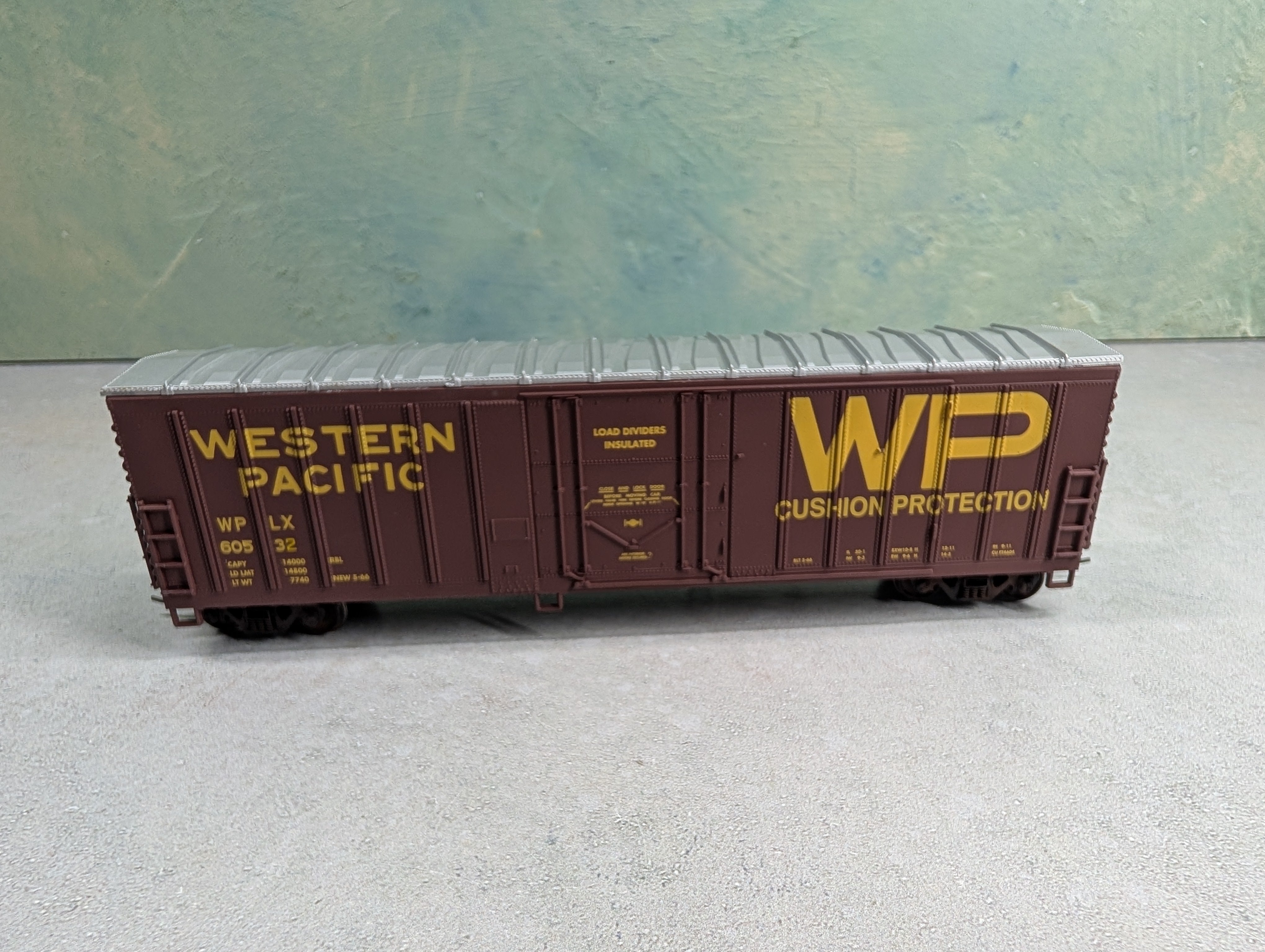 USED Walthers 932-3605 HO Scale North American 50' Exterior Post Box Car Western Pacific #60532