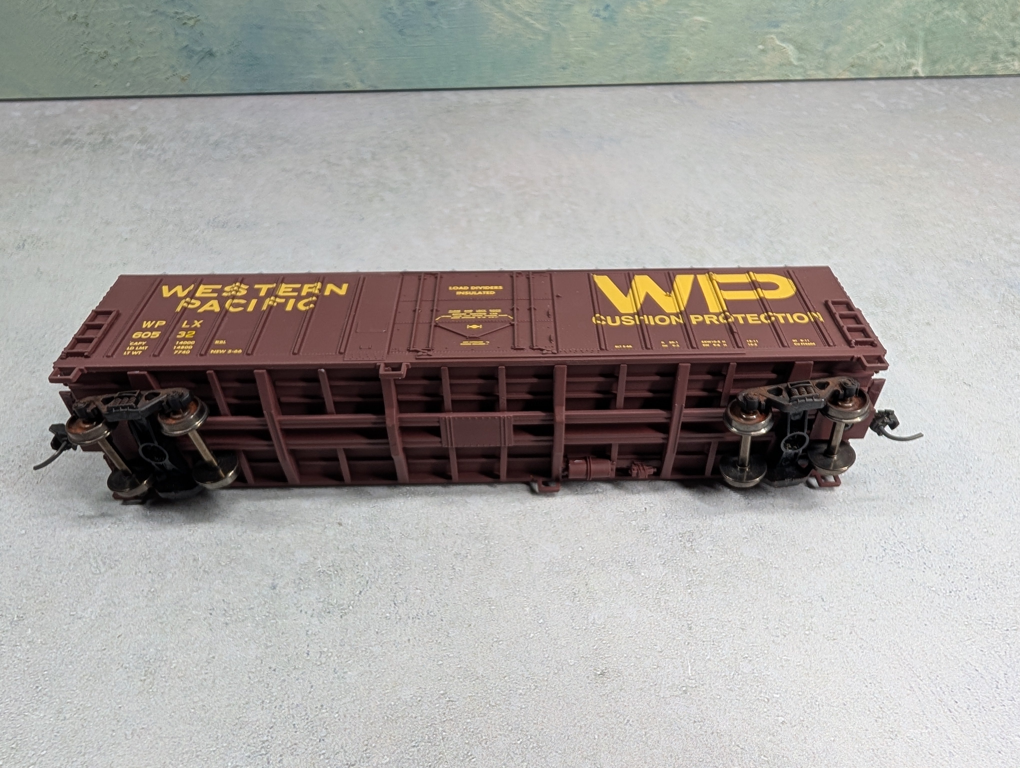 USED Walthers 932-3605 HO Scale North American 50' Exterior Post Box Car Western Pacific #60532