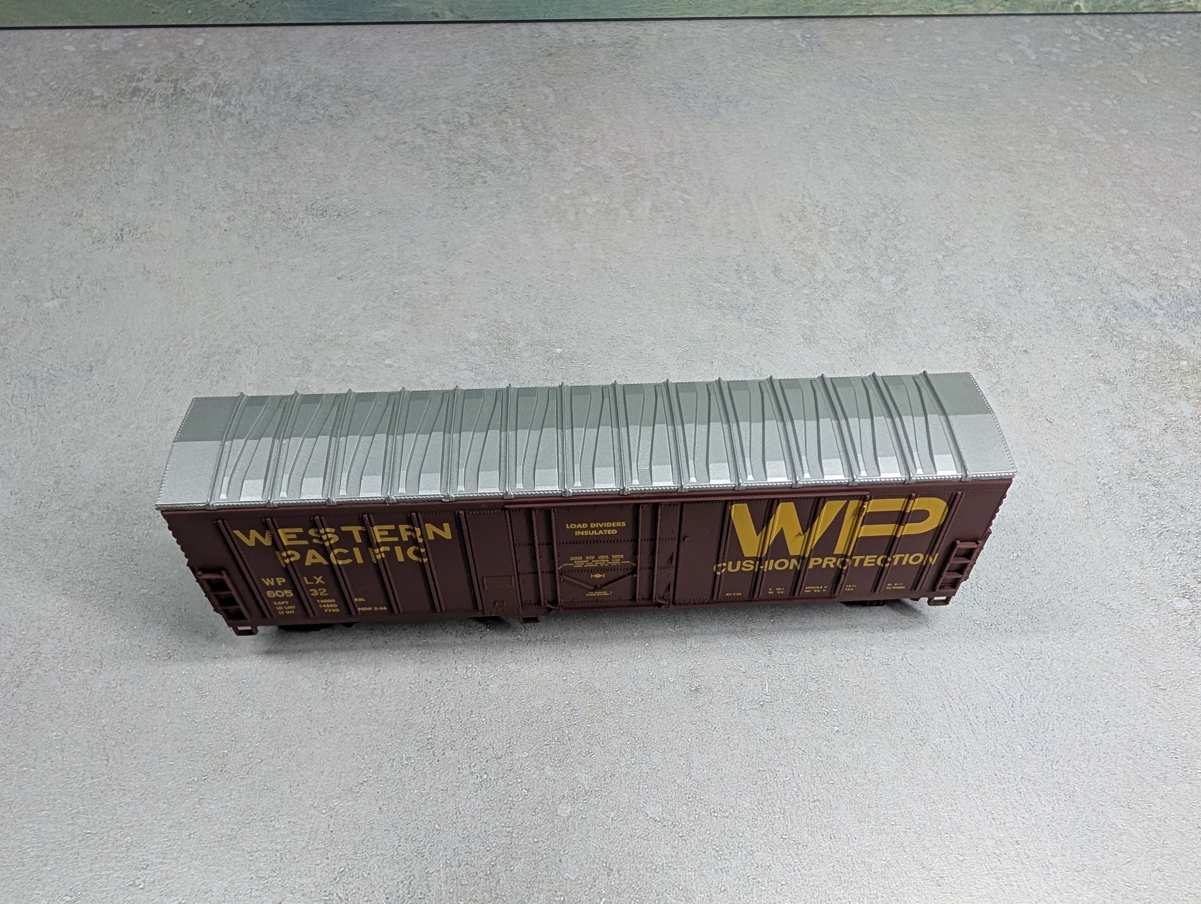 USED Walthers 932-3605 HO Scale North American 50' Exterior Post Box Car Western Pacific #60532