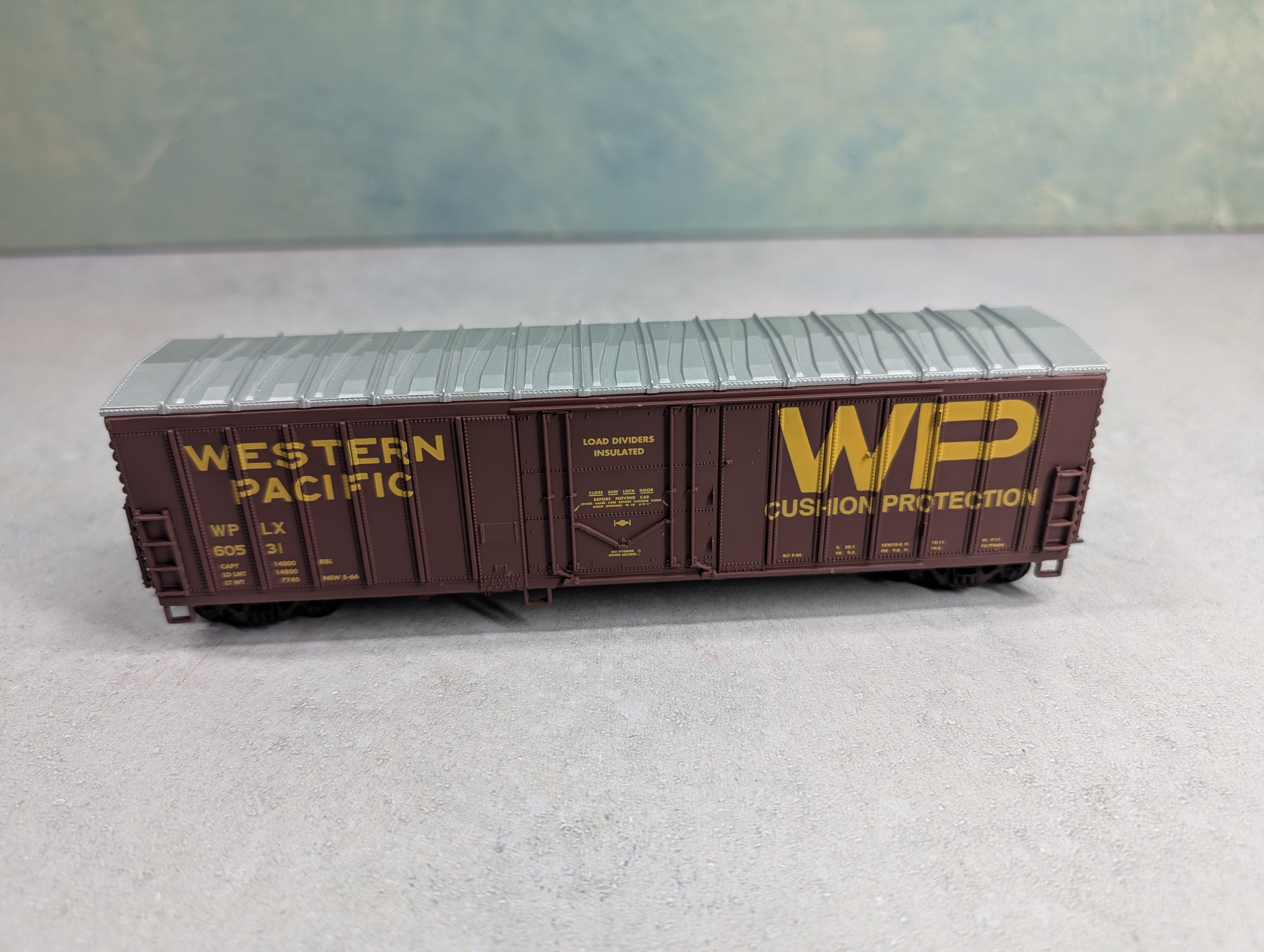 USED Walthers 932-3605 HO Scale North American 50' Exterior Post Box Car Western Pacific #60531