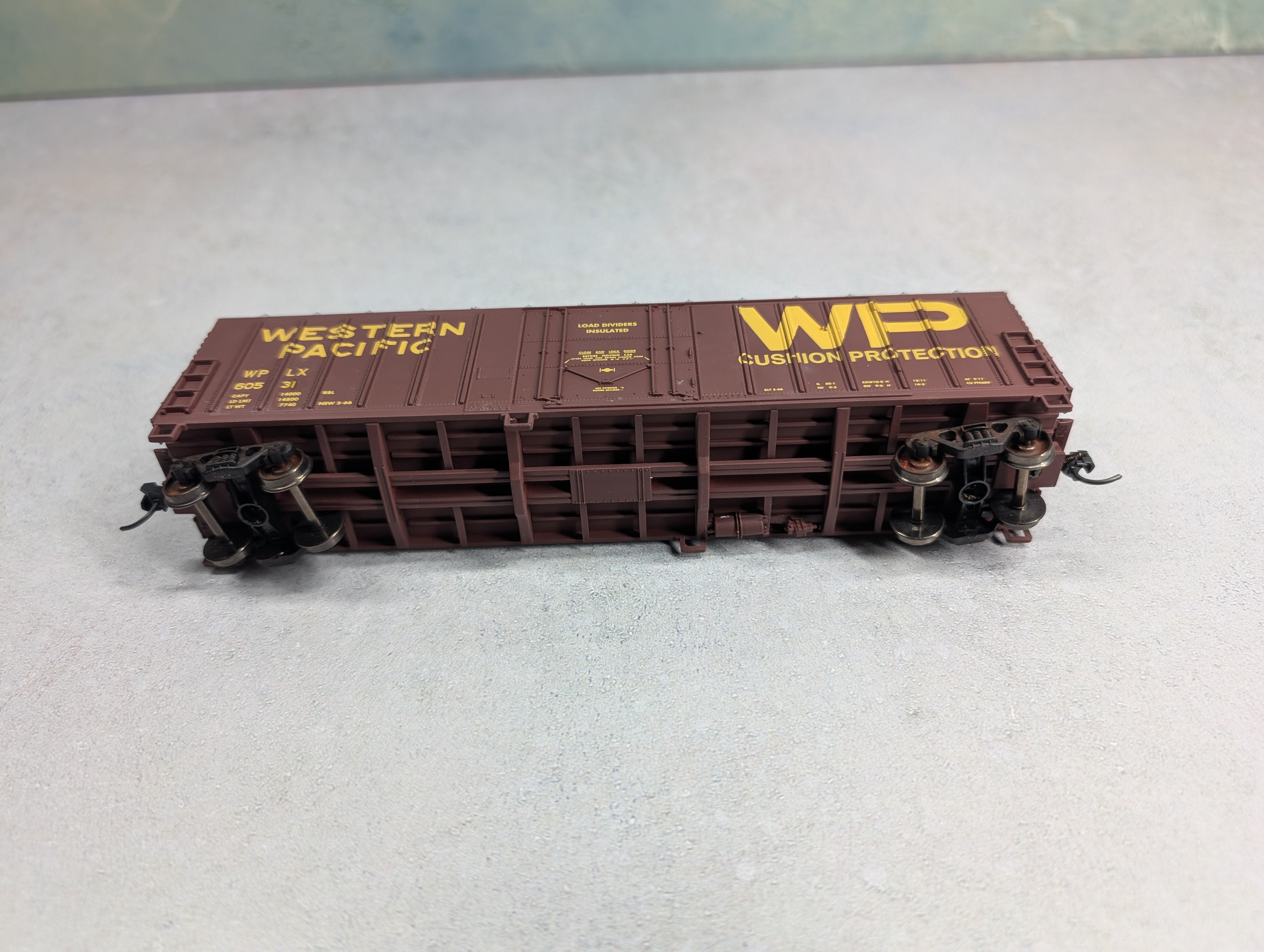 USED Walthers 932-3605 HO Scale North American 50' Exterior Post Box Car Western Pacific #60531