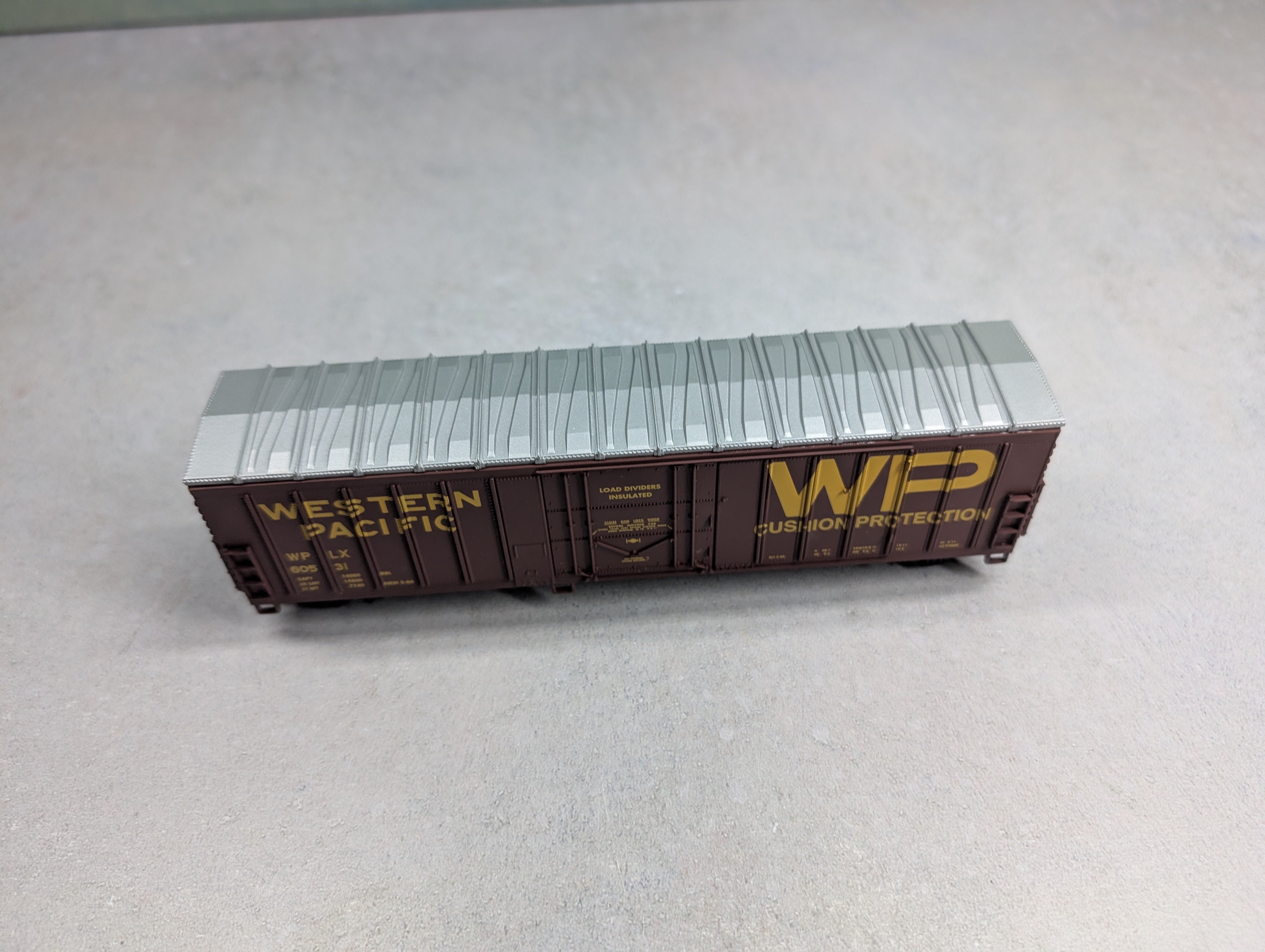 USED Walthers 932-3605 HO Scale North American 50' Exterior Post Box Car Western Pacific #60531