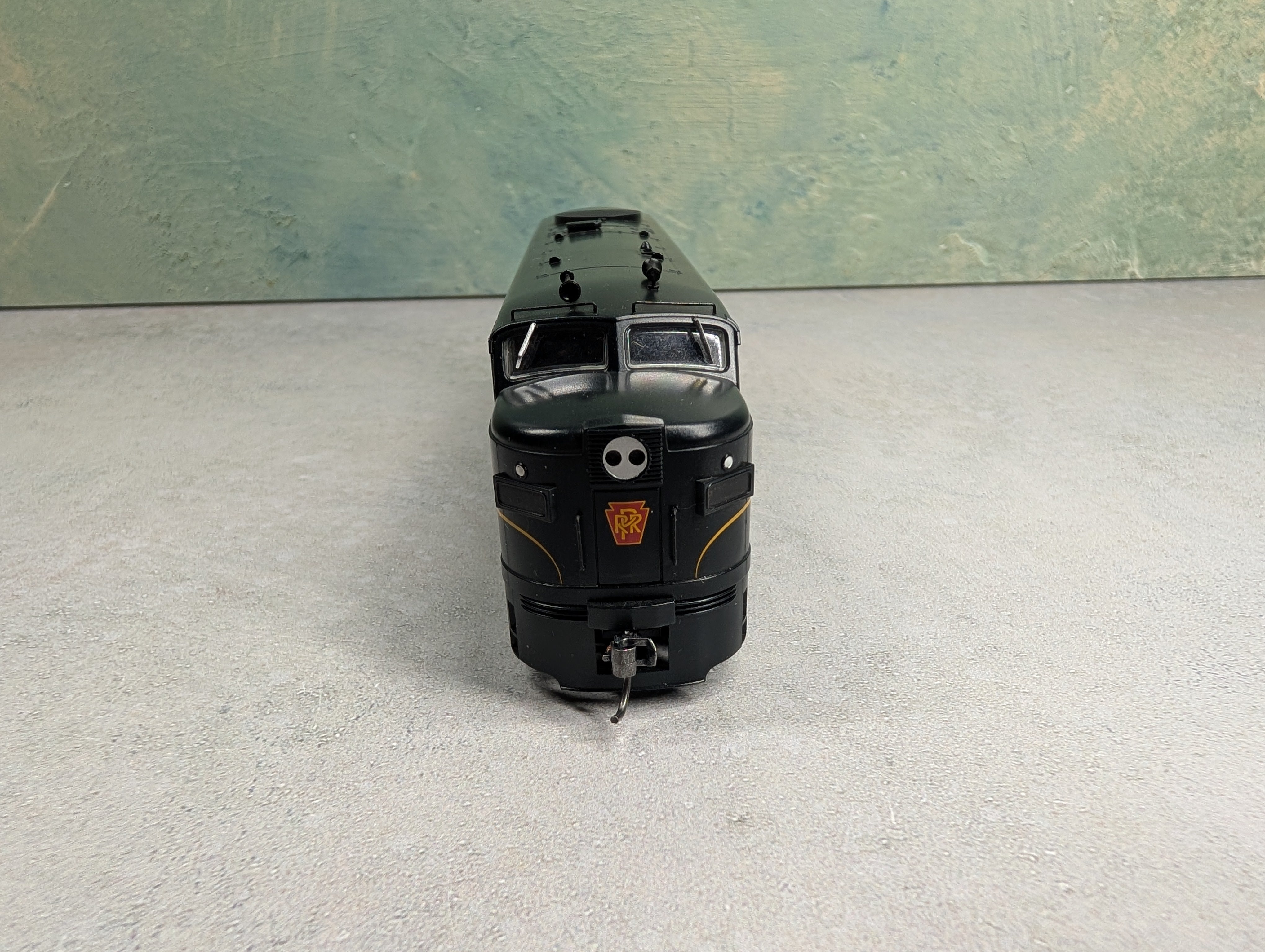 USED Bachmann HO Scale Alco FA2 Diesel Locomotive Pennsylvania Runs Great DCC Sound OnBoard