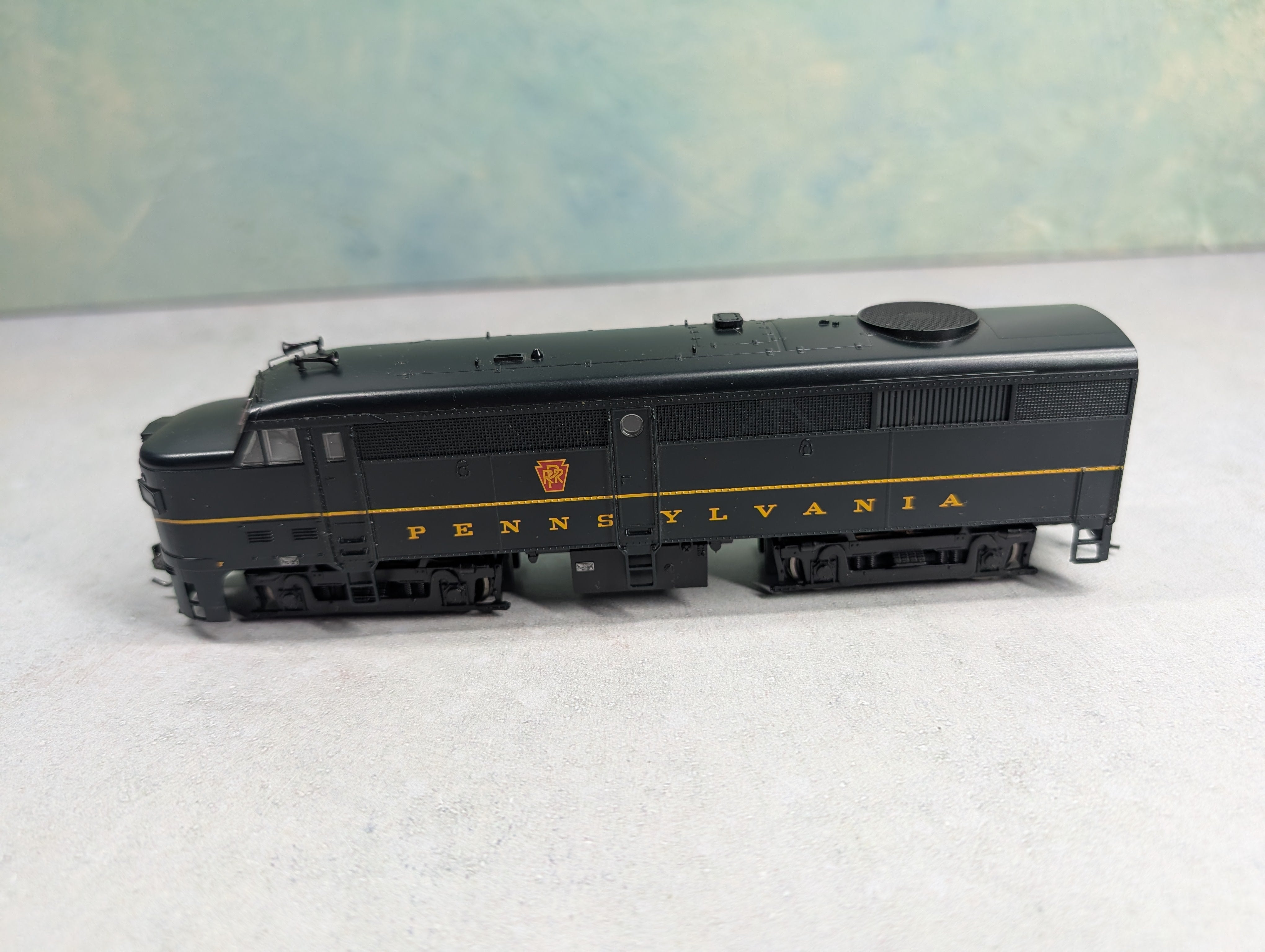 USED Bachmann HO Scale Alco FA2 Diesel Locomotive Pennsylvania Runs Great DCC Sound OnBoard