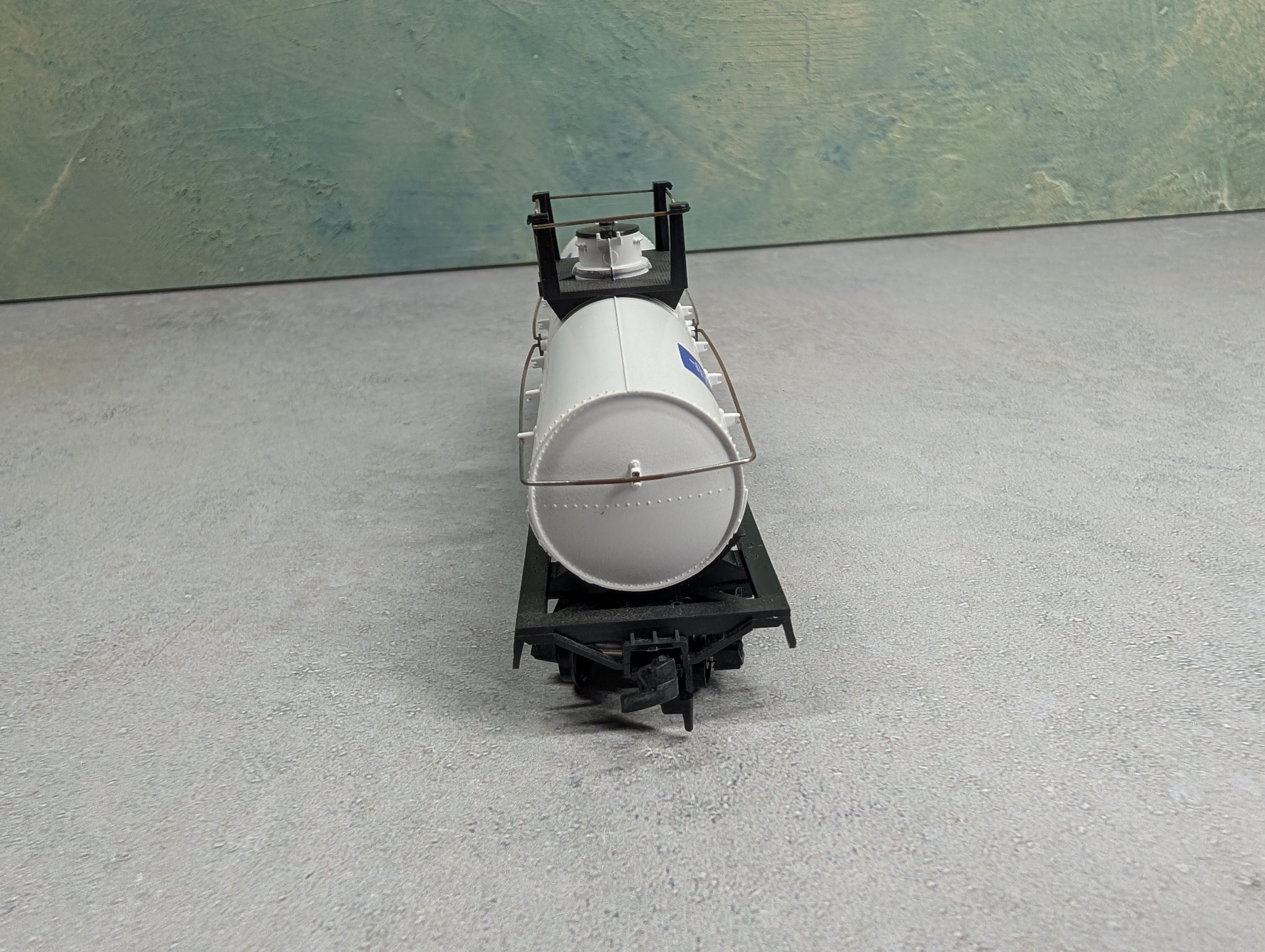 USED Athearn HO Scale Tank Car Charter Chemicals