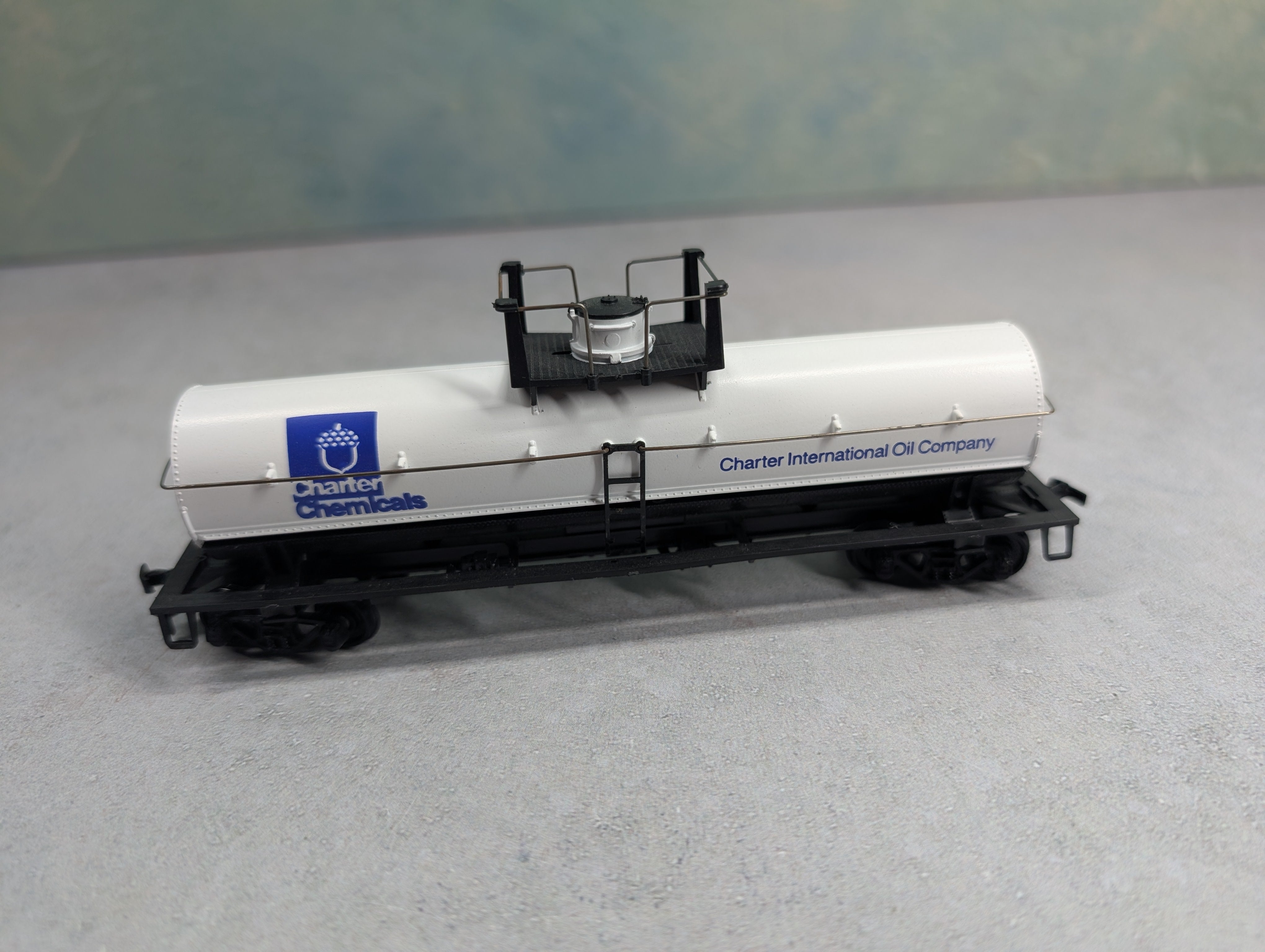 USED Athearn HO Scale Tank Car Charter Chemicals