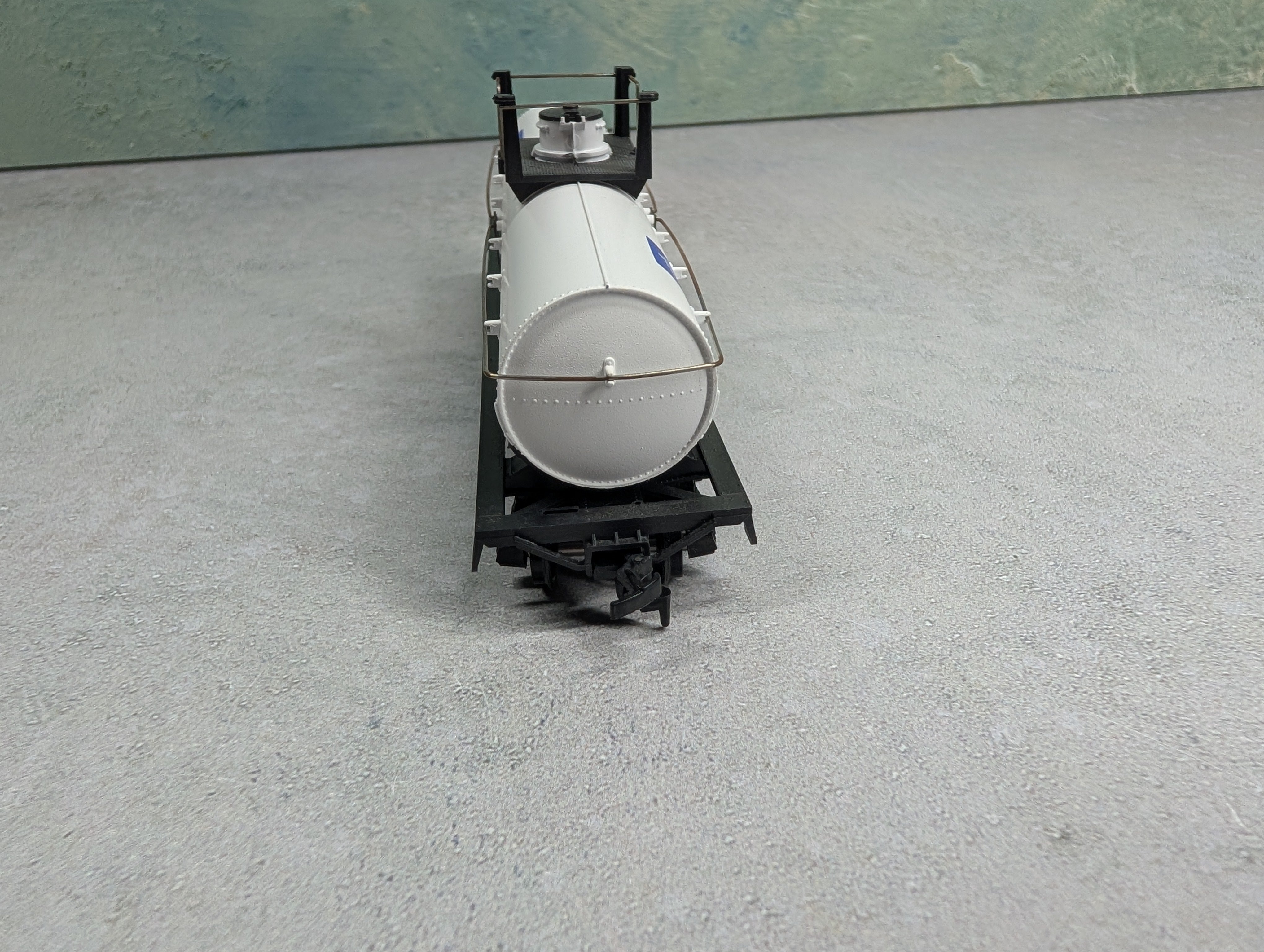 USED Athearn HO Scale Tank Car Charter Chemicals