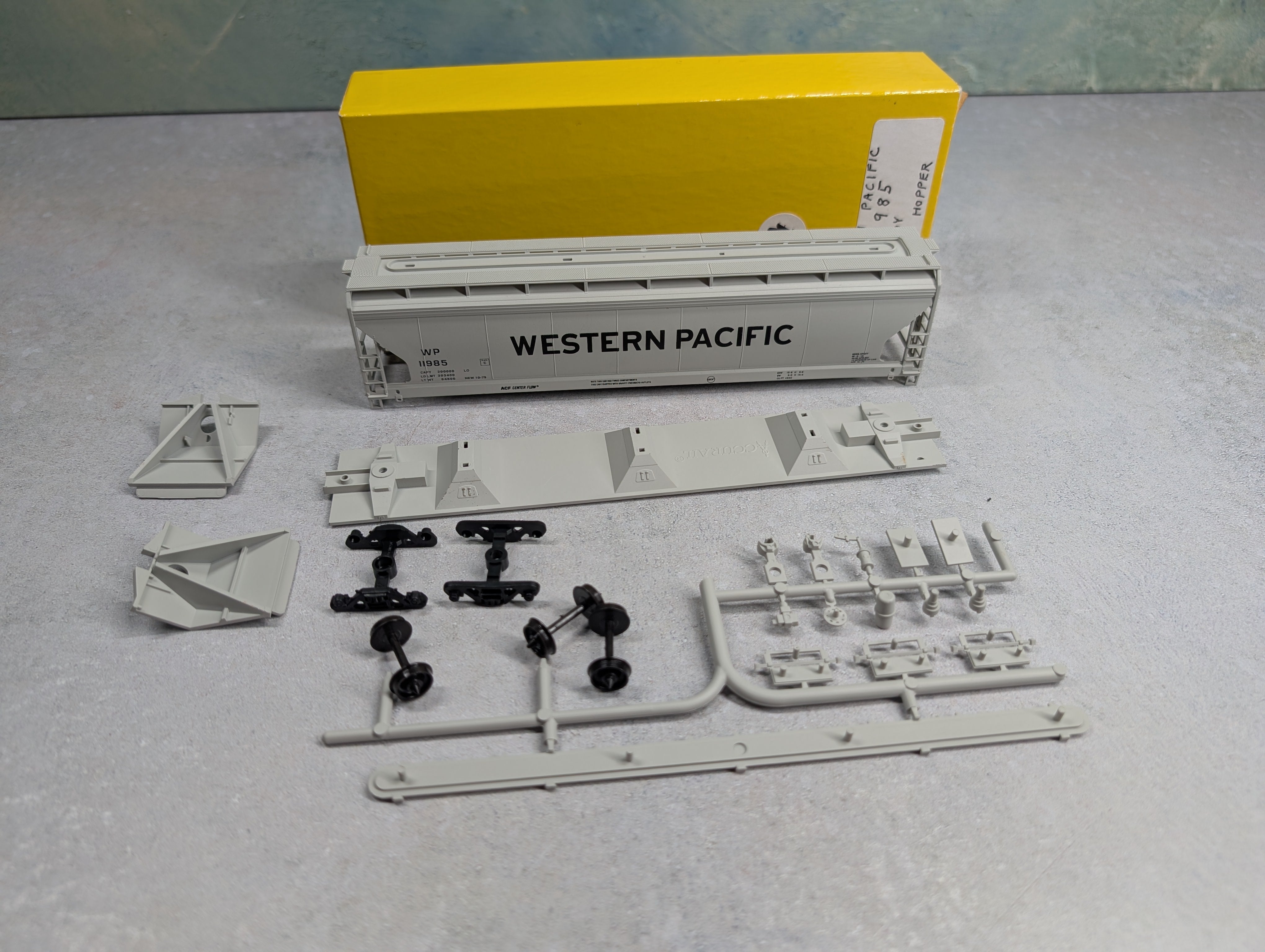 USED Accurail 2011 HO Scale ACF 3-Bay Covered Hopper Western Pacific WP #11985 KIT