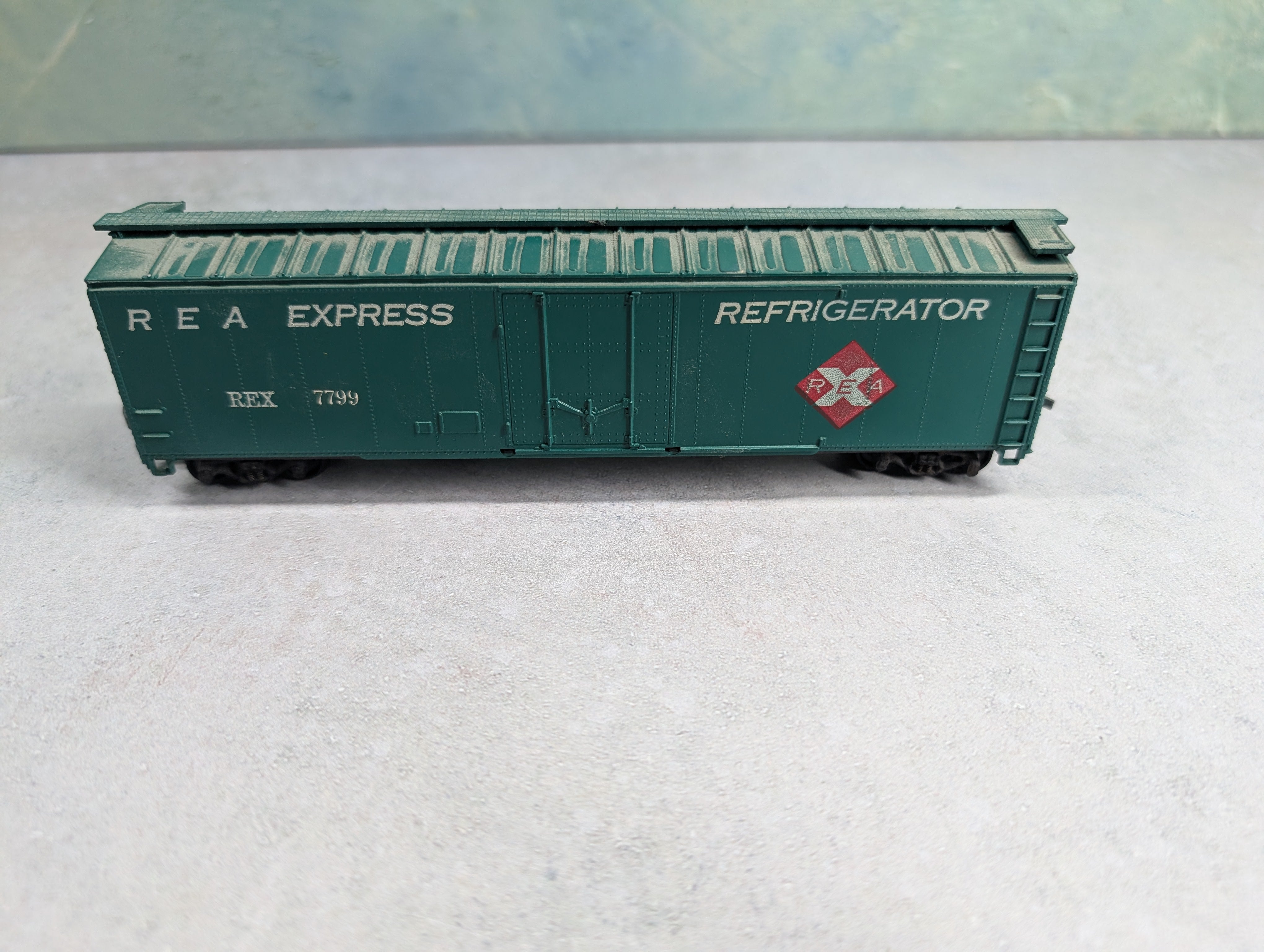 USED HO Scale Box Car REA Express REX #7799