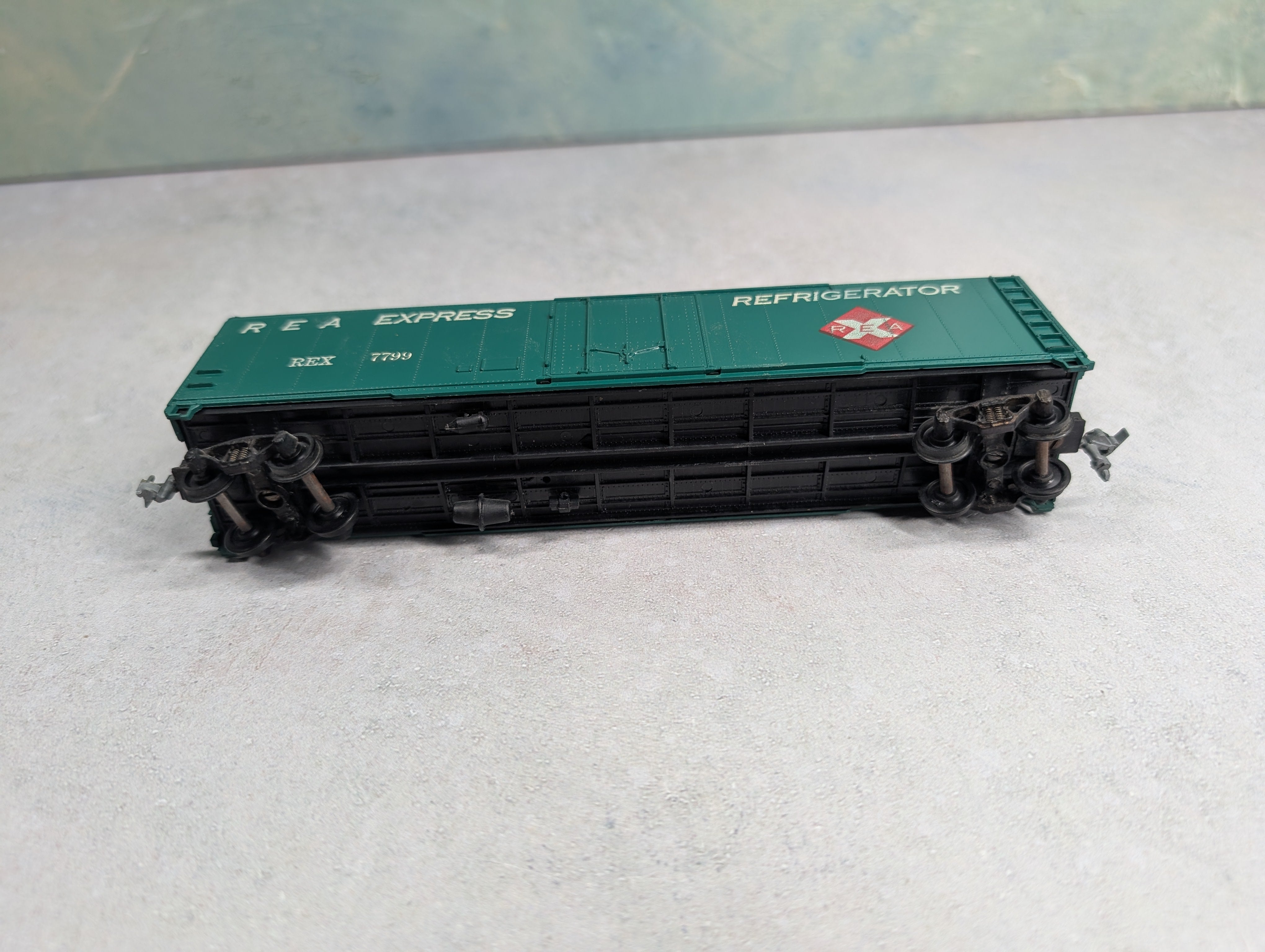 USED HO Scale Box Car REA Express REX #7799