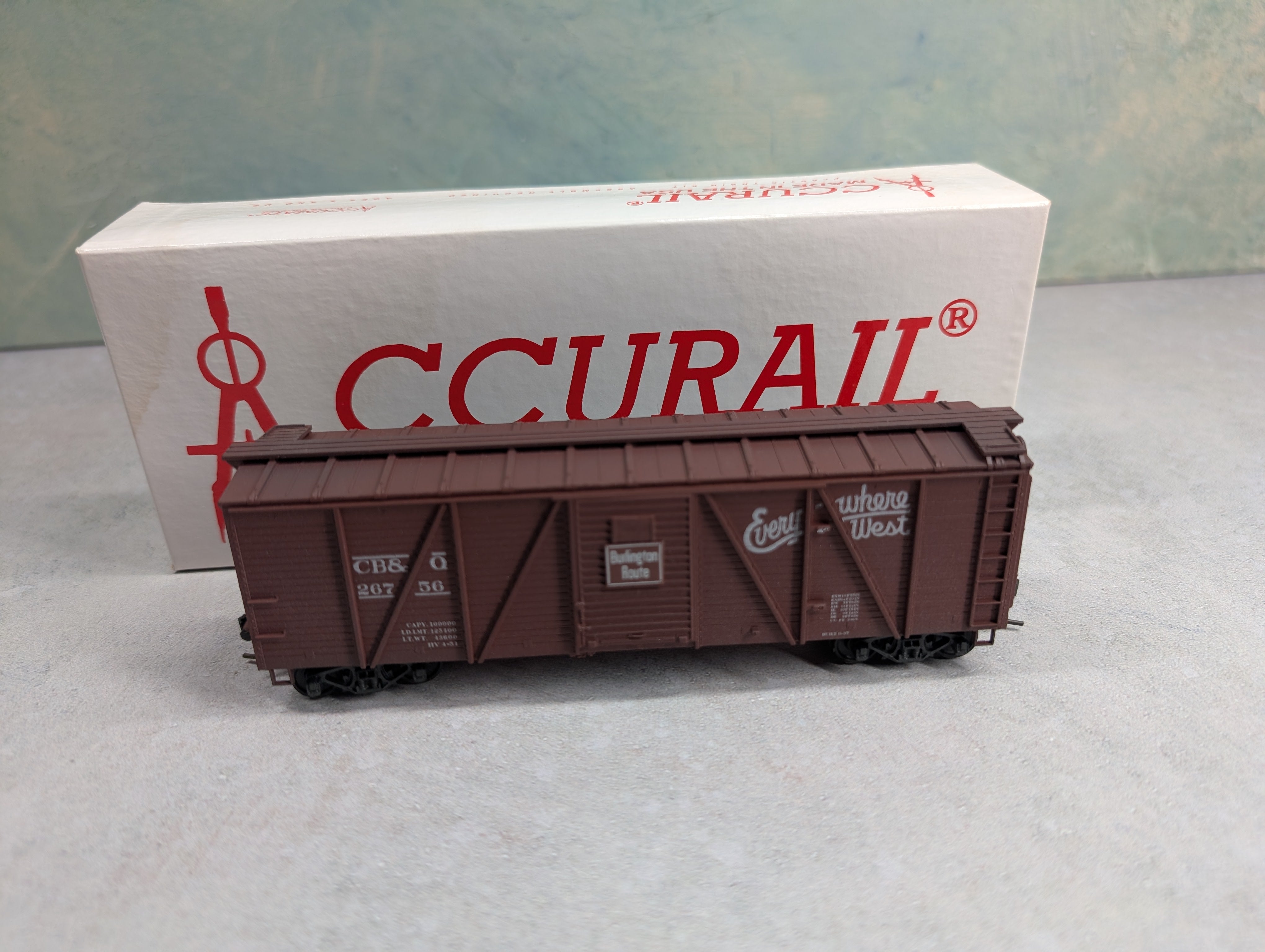 USED Accurail HO Scale XM-30 Wooden Box Car Chicago, Burlington and Quincy CB&Q #26756