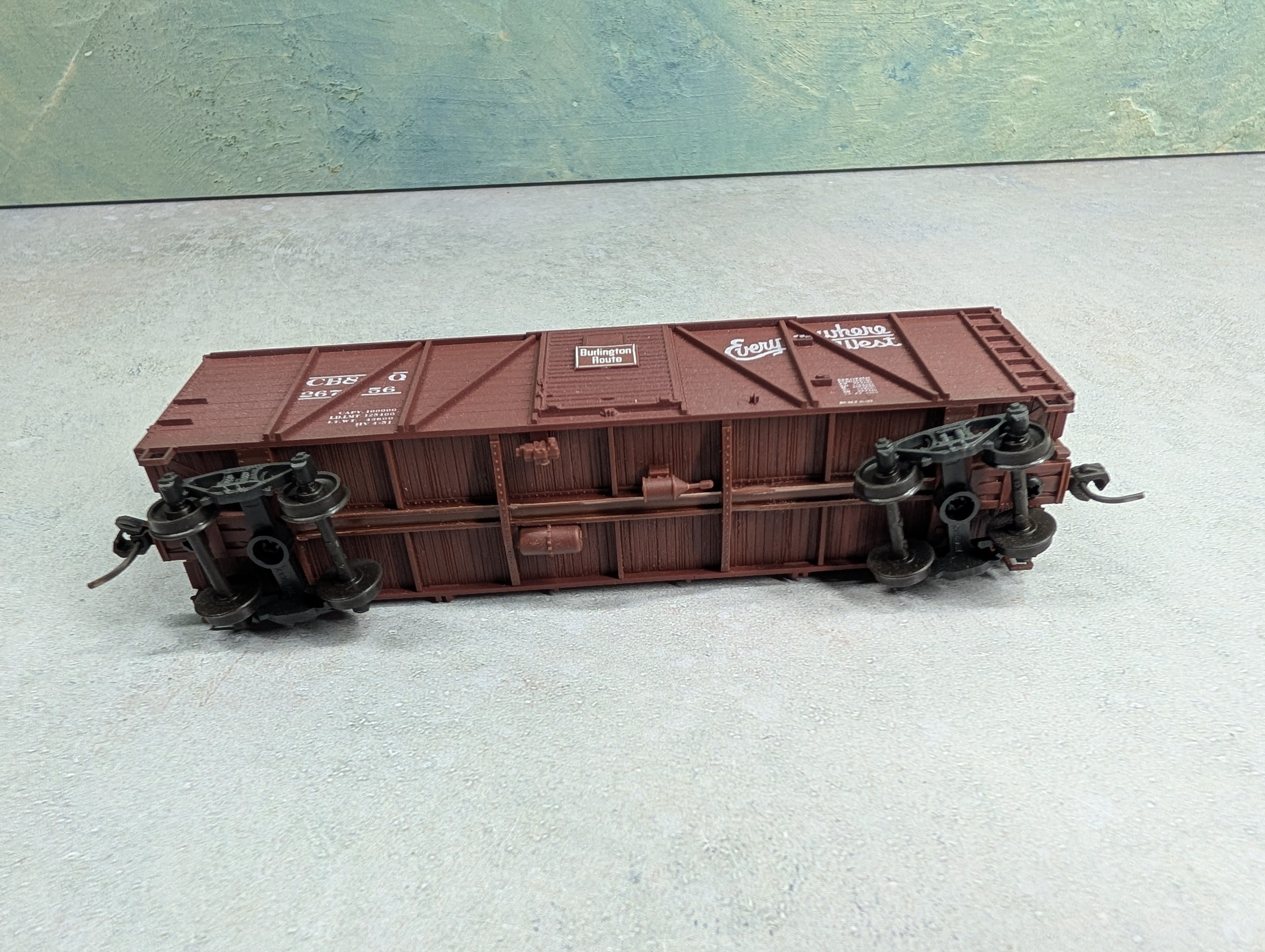 USED Accurail HO Scale XM-30 Wooden Box Car Chicago, Burlington and Quincy CB&Q #26756