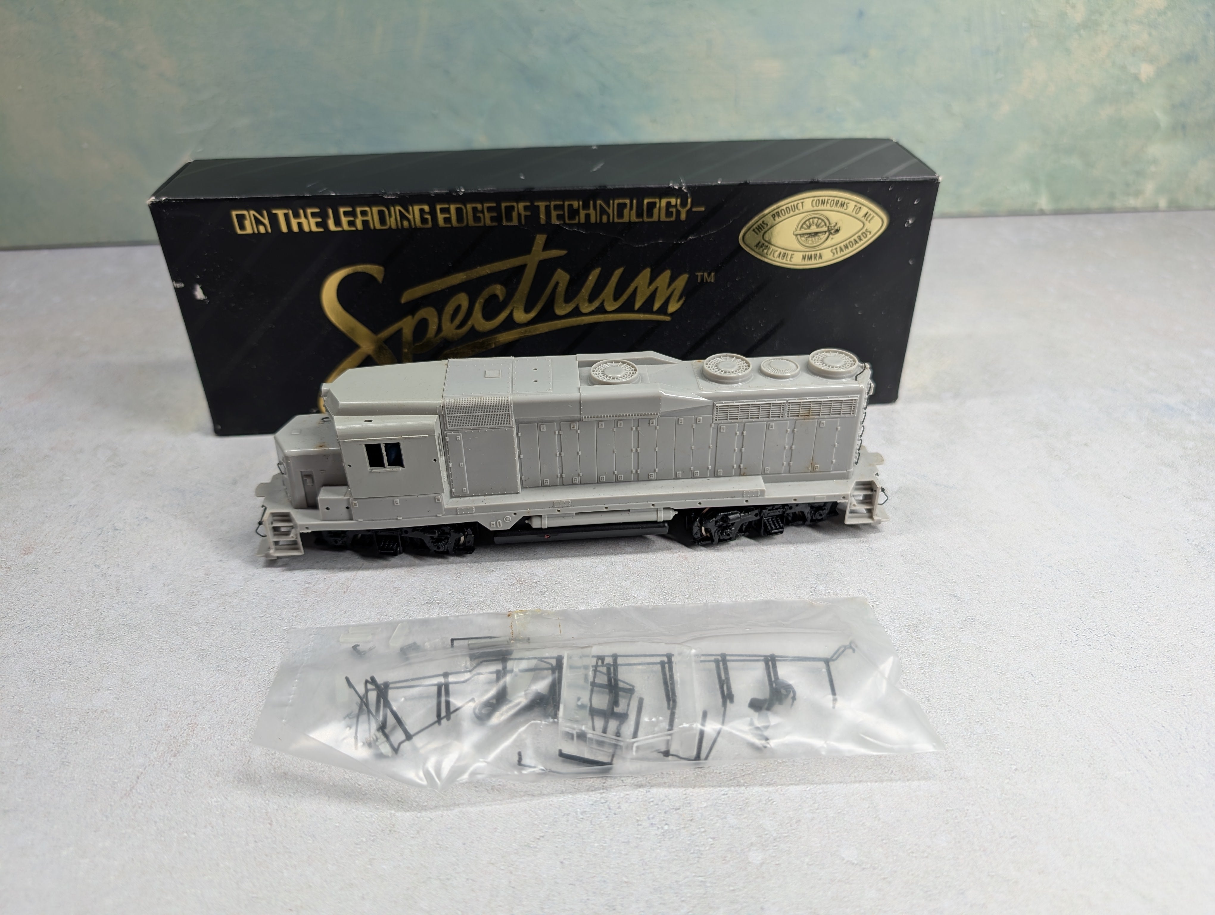 USED Bachmann 41-0828-D2 HO Scale Spectrum Undecorated GP-30 Diesel Locomotive Runs Great DC