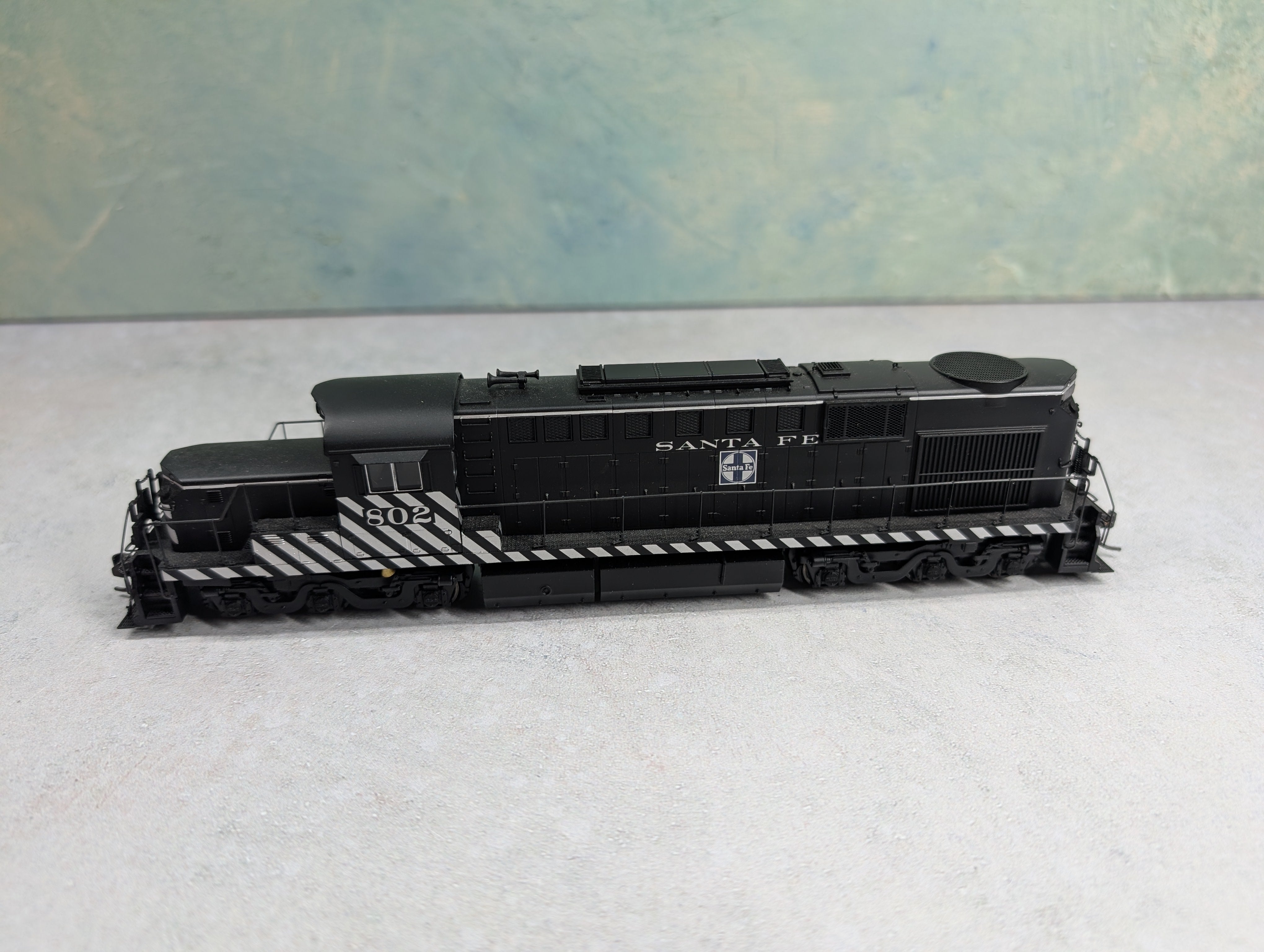 USED Broadway Limited 316 HO Scale Alco RSD-15 Diesel Locomotive Santa Fe ATSF #802 LH Zebra Stripe, Runs Great QSI DCC