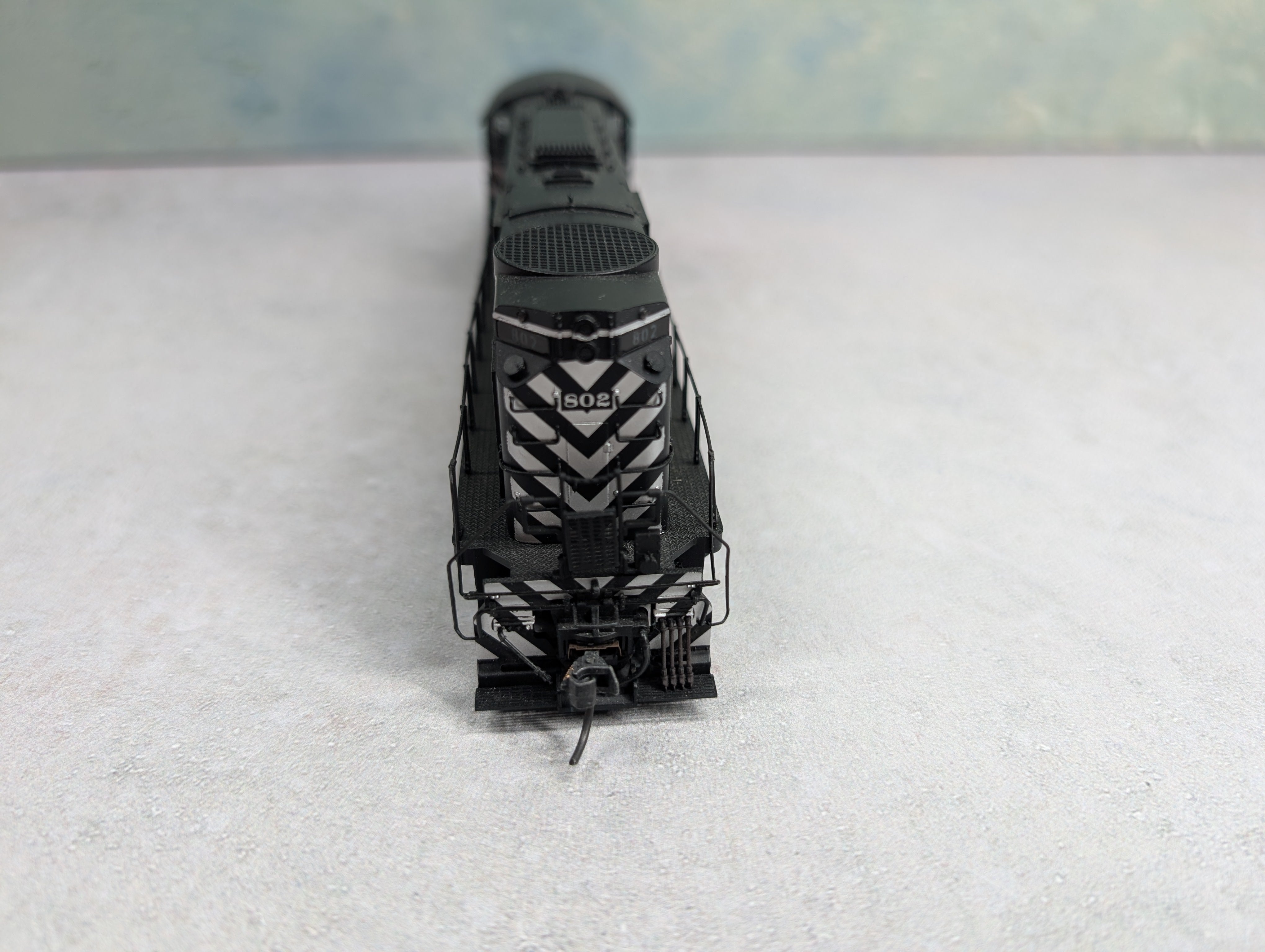 USED Broadway Limited 316 HO Scale Alco RSD-15 Diesel Locomotive Santa Fe ATSF #802 LH Zebra Stripe, Runs Great QSI DCC