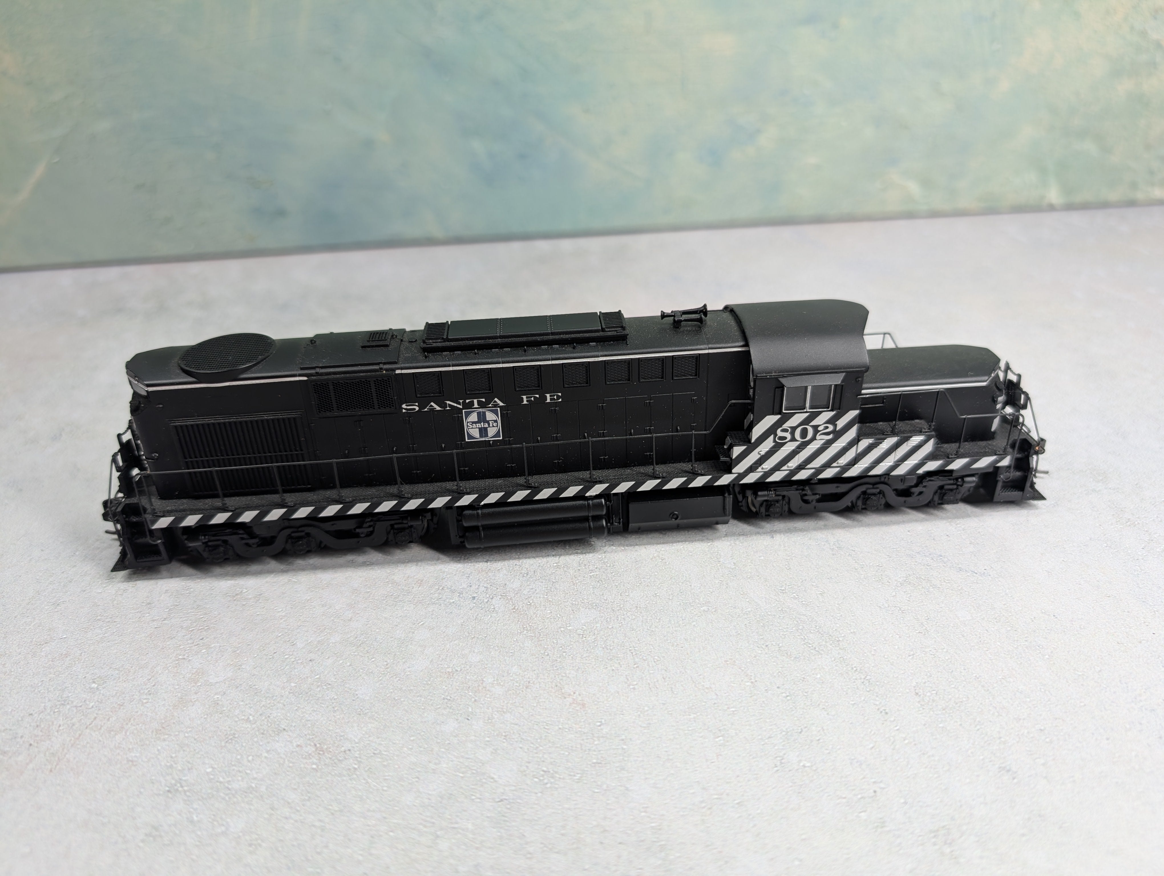 USED Broadway Limited 316 HO Scale Alco RSD-15 Diesel Locomotive Santa Fe ATSF #802 LH Zebra Stripe, Runs Great QSI DCC
