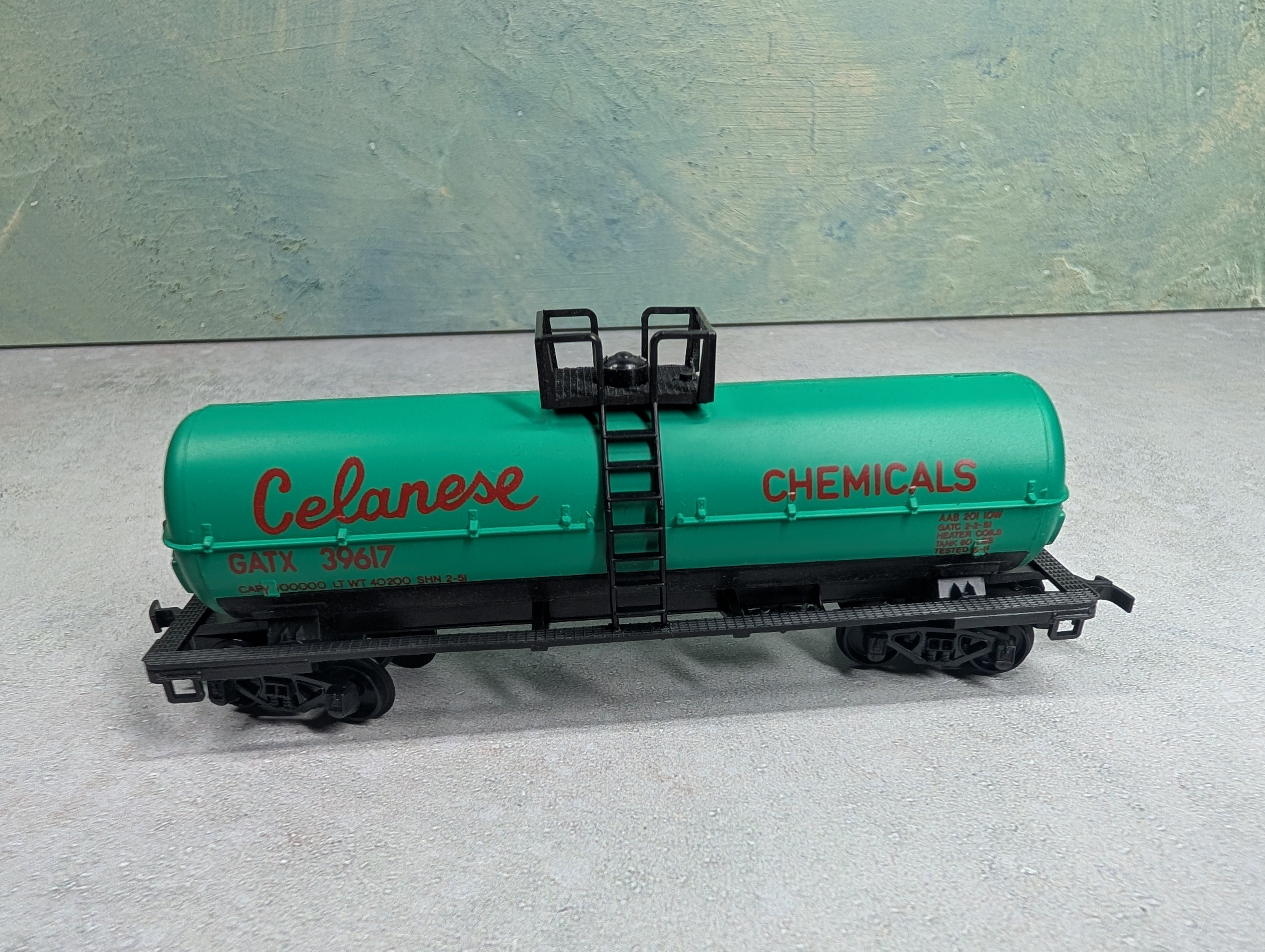 USED HO Scale Tank Car Celanese Chemicals GATX #39617