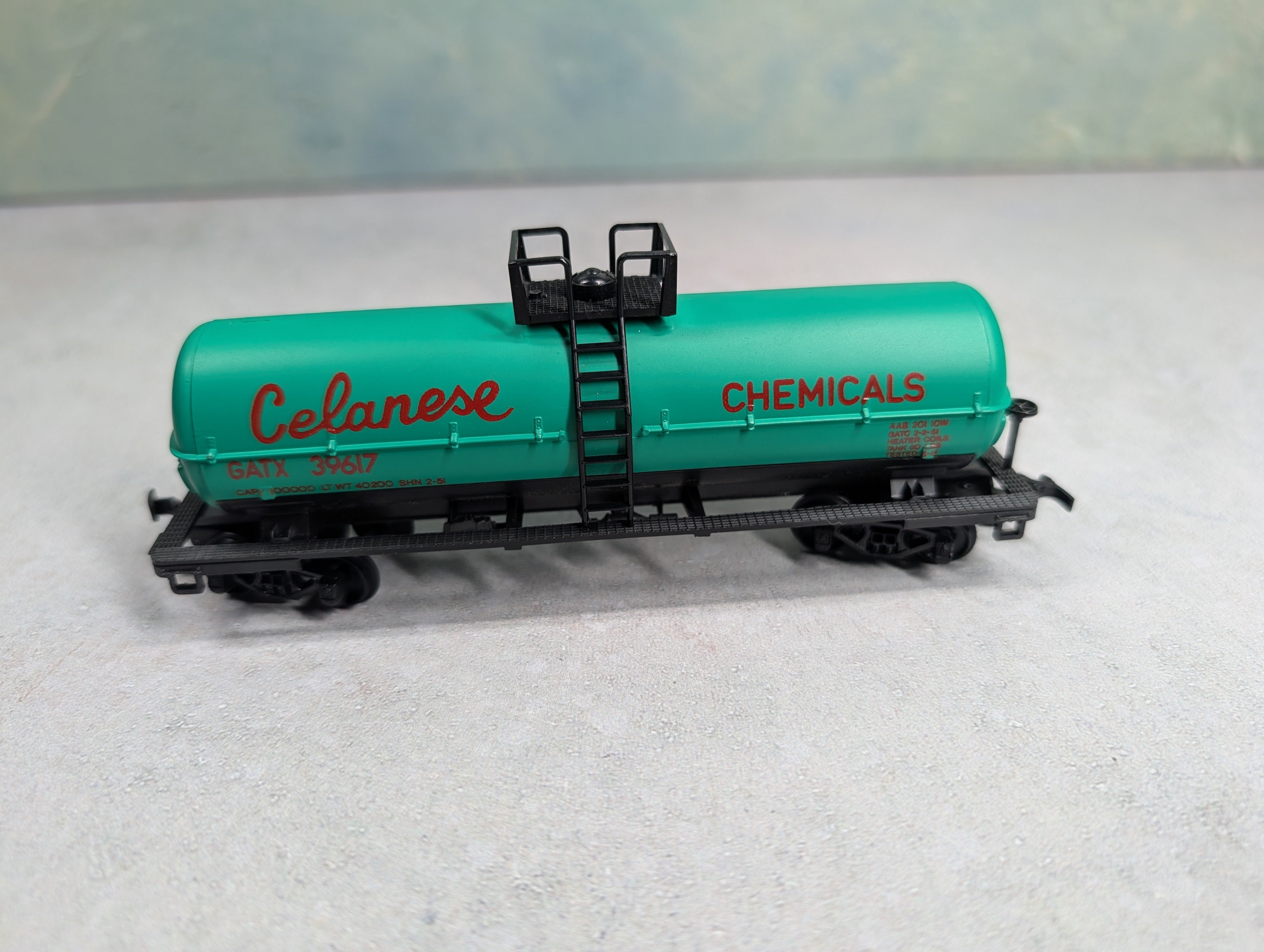 USED HO Scale Tank Car Celanese Chemicals GATX #39617