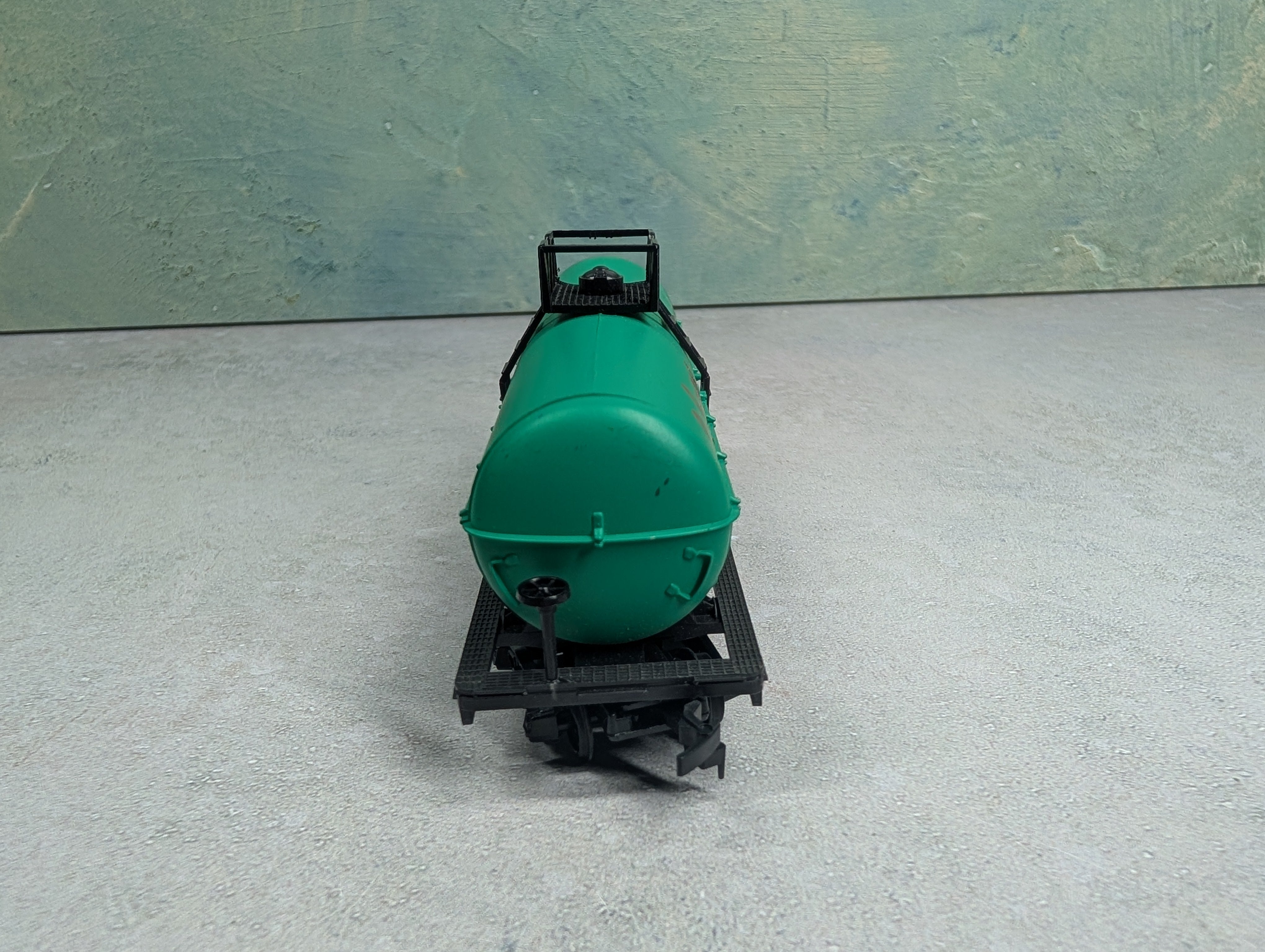 USED HO Scale Tank Car Celanese Chemicals GATX #39617