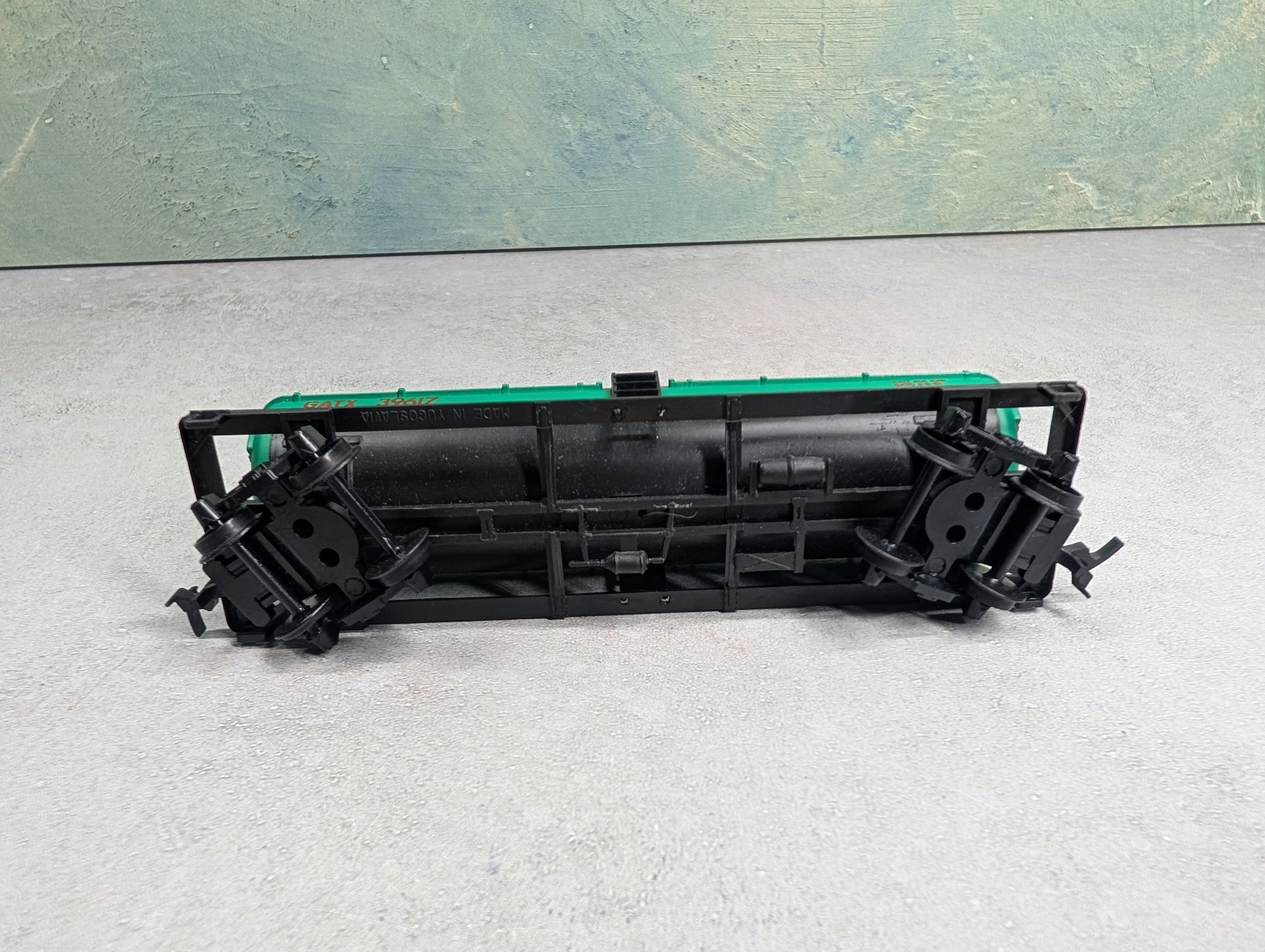 USED HO Scale Tank Car Celanese Chemicals GATX #39617
