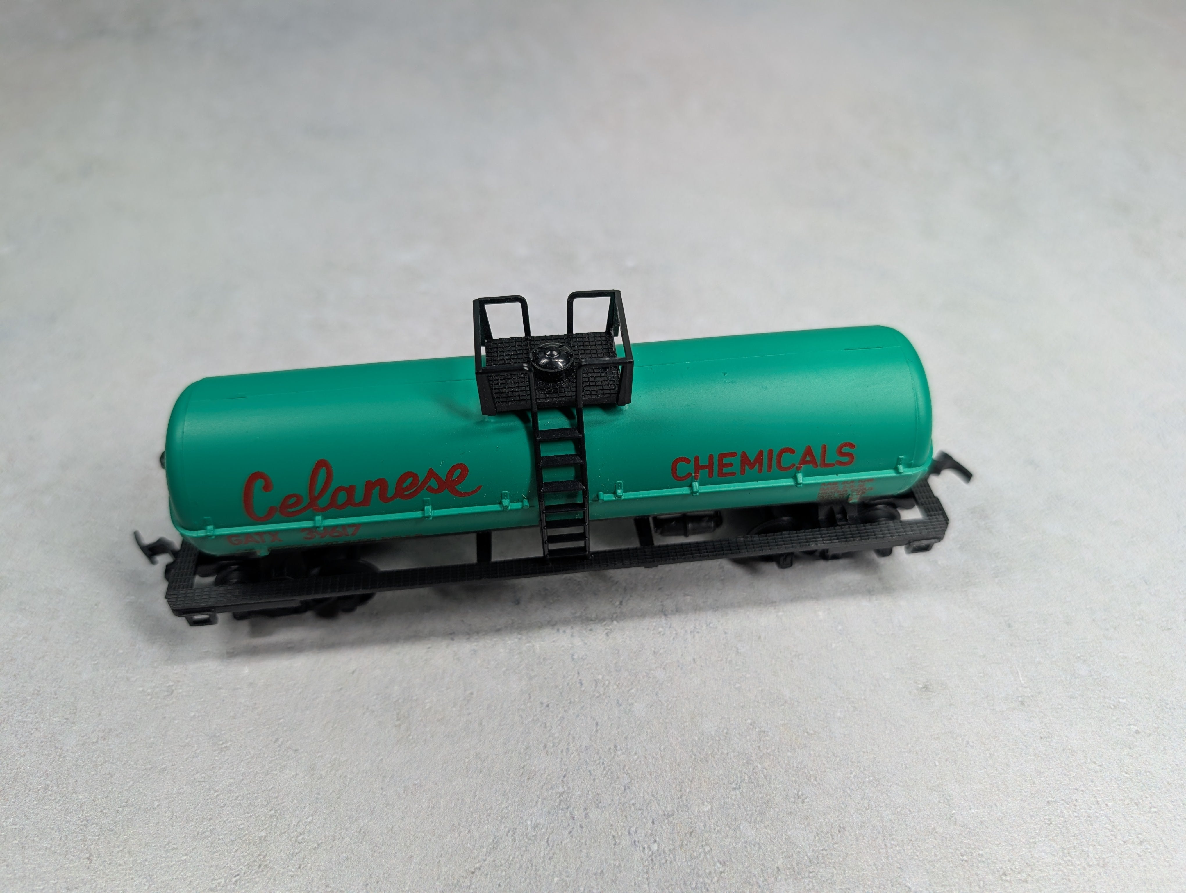 USED HO Scale Tank Car Celanese Chemicals GATX #39617