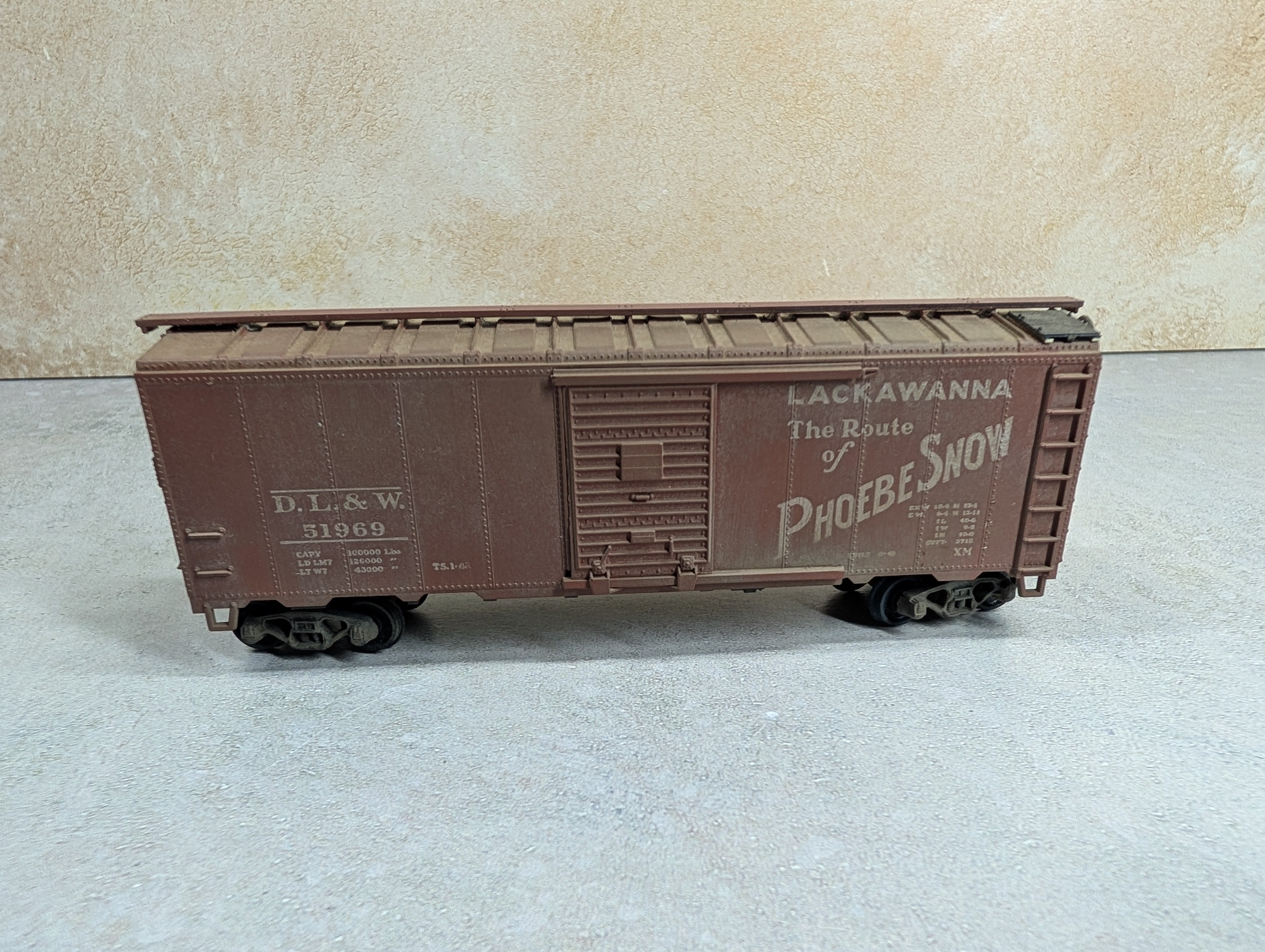 USED Athearn HO Scale 40' Box Car Delaware, Lackawanna & Western DL&W #51969 Weathered