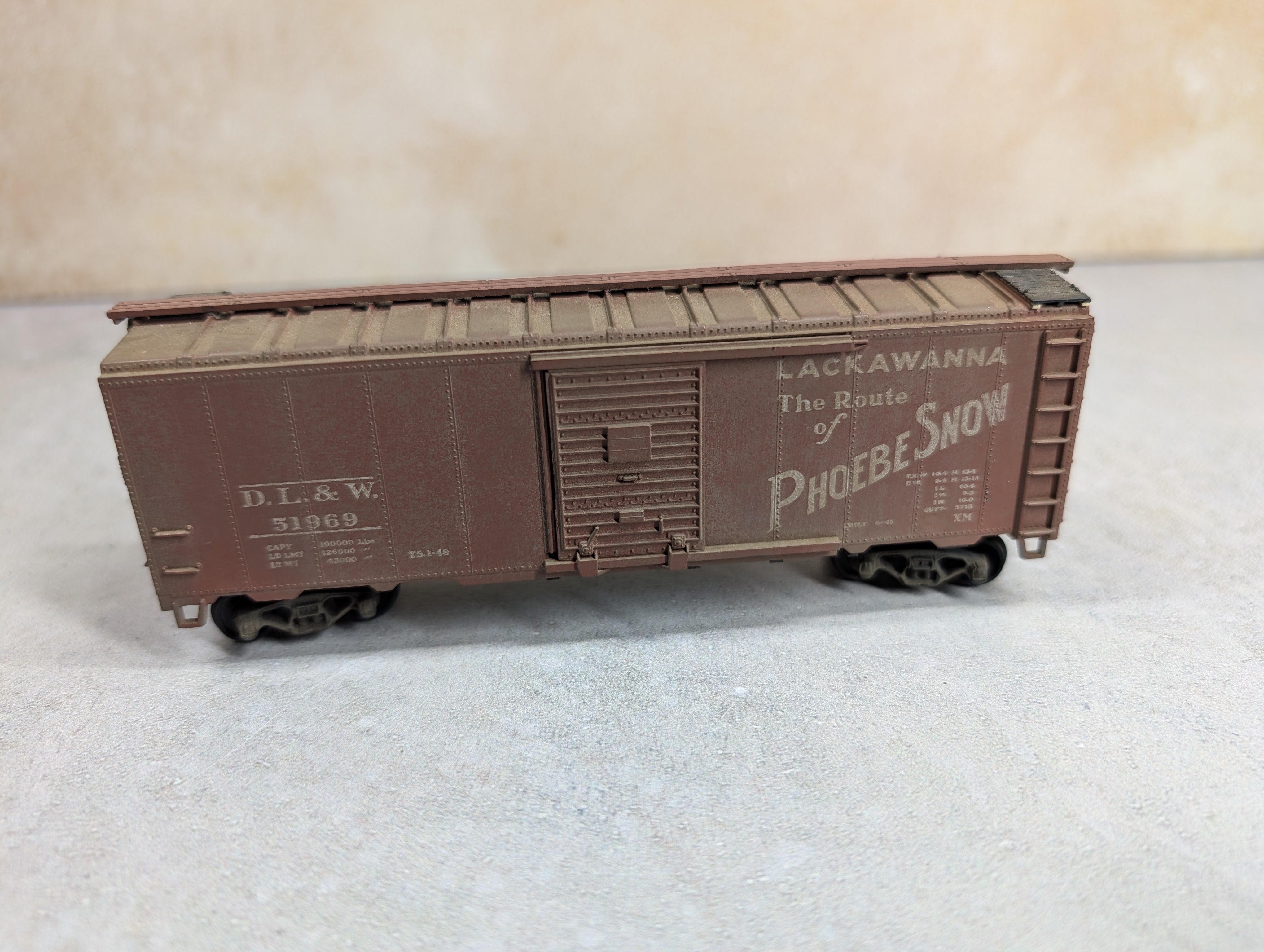 USED Athearn HO Scale 40' Box Car Delaware, Lackawanna & Western DL&W #51969 Weathered