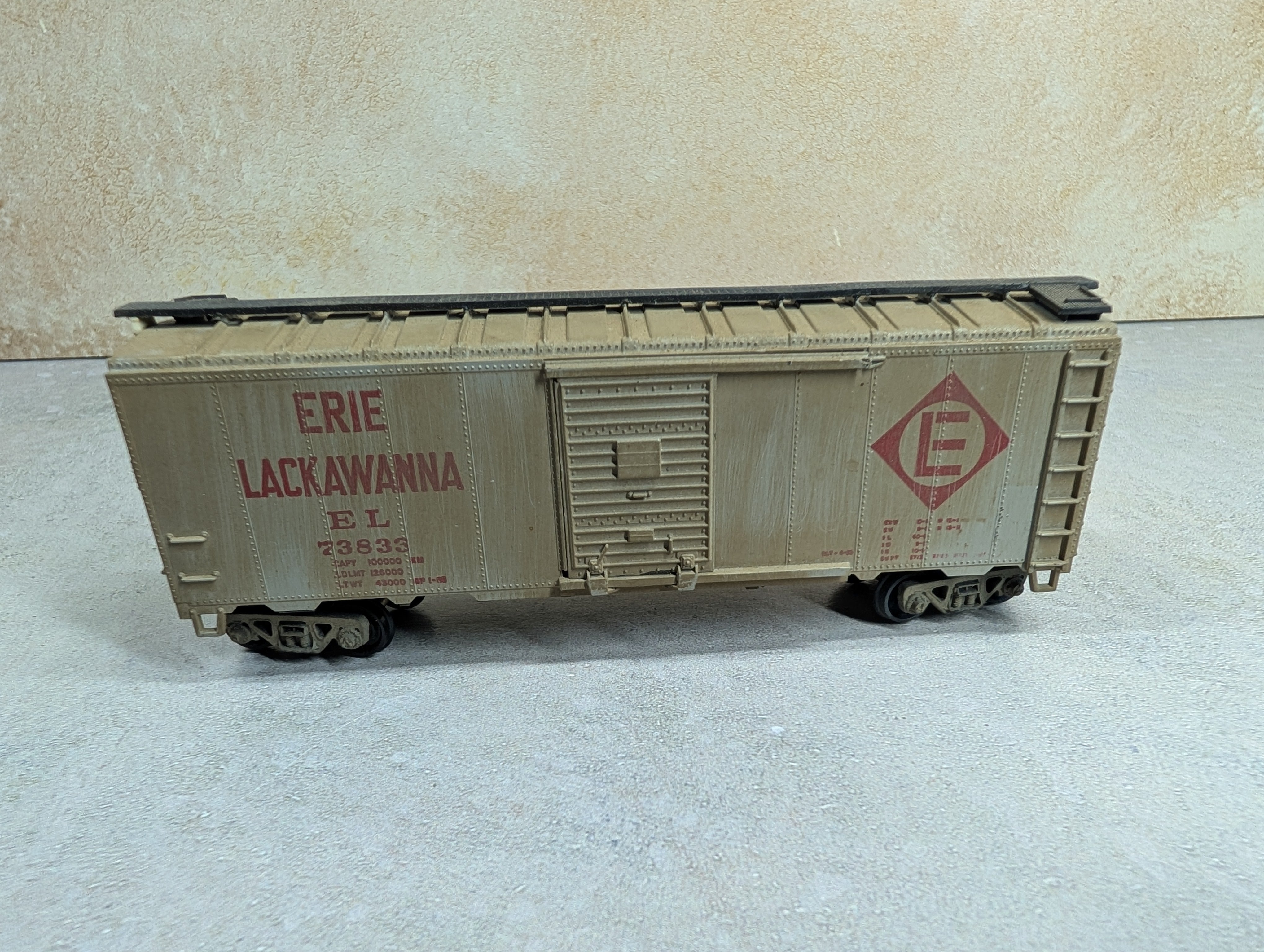 USED Athearn HO Scale 40' Box Car Erie Lackawanna EL #73833 Weathered