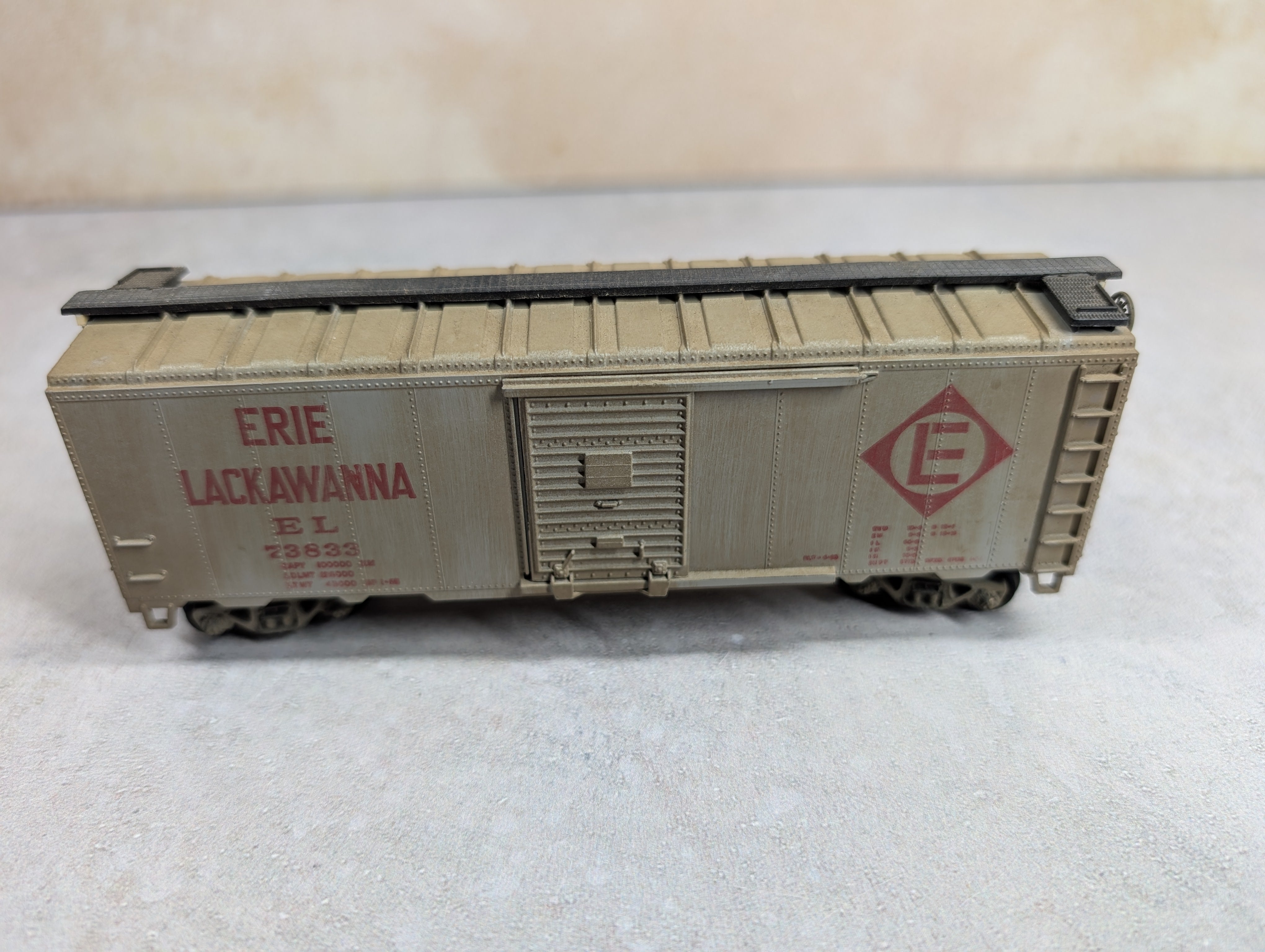 USED Athearn HO Scale 40' Box Car Erie Lackawanna EL #73833 Weathered