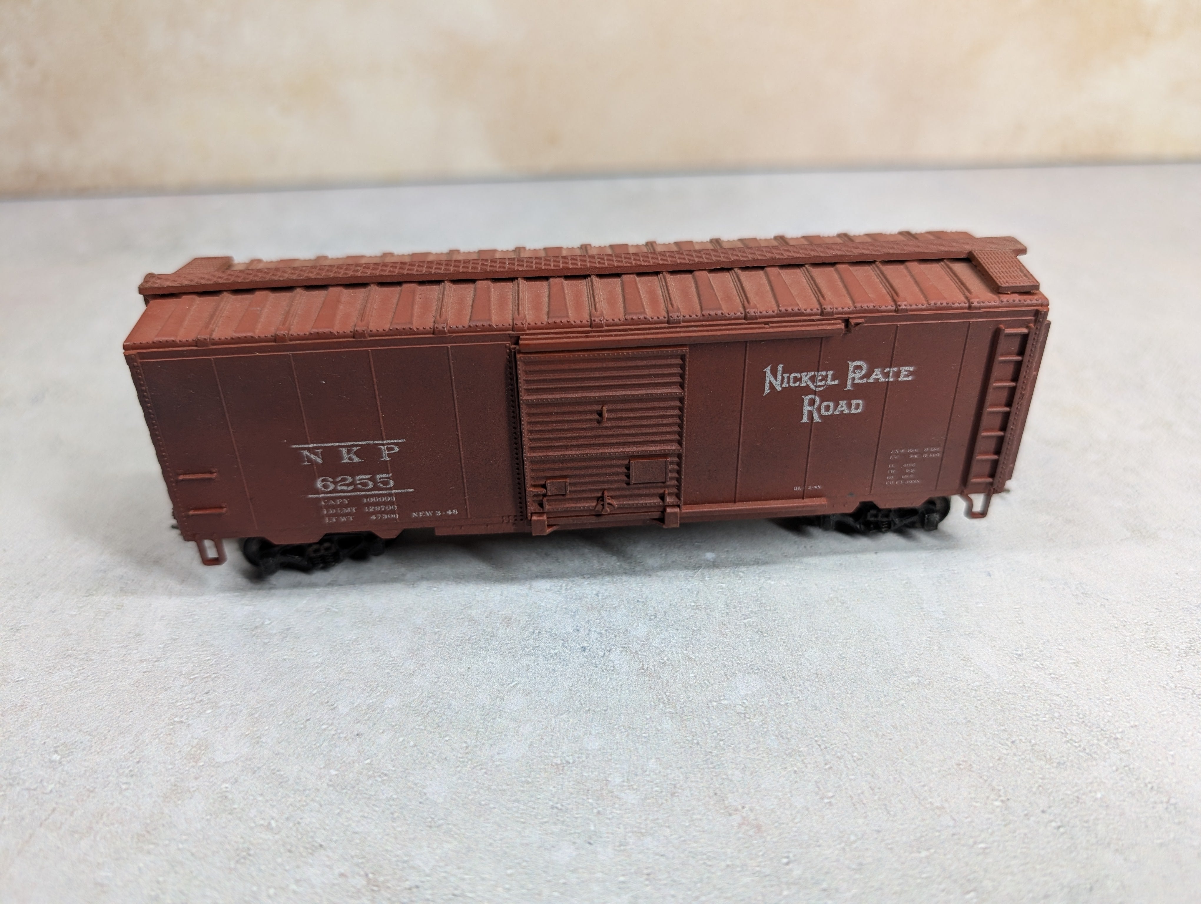 USED Walthers HO Scale 40' Box Car Nickel Plate Road NKP #6255 Beautiful Weathering