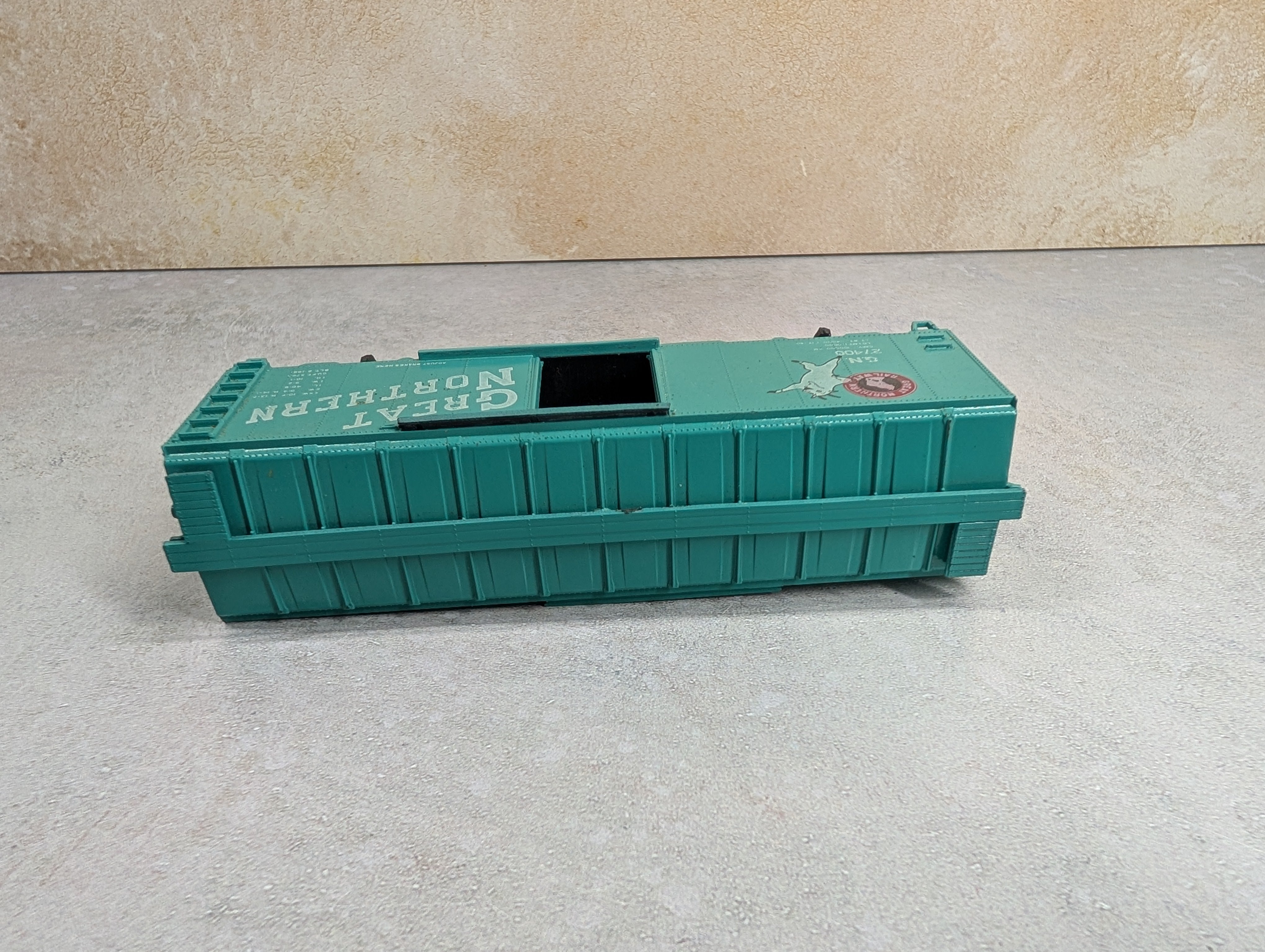 USED Roundhouse HO Scale 40' Box Car Great Northern GN #27400