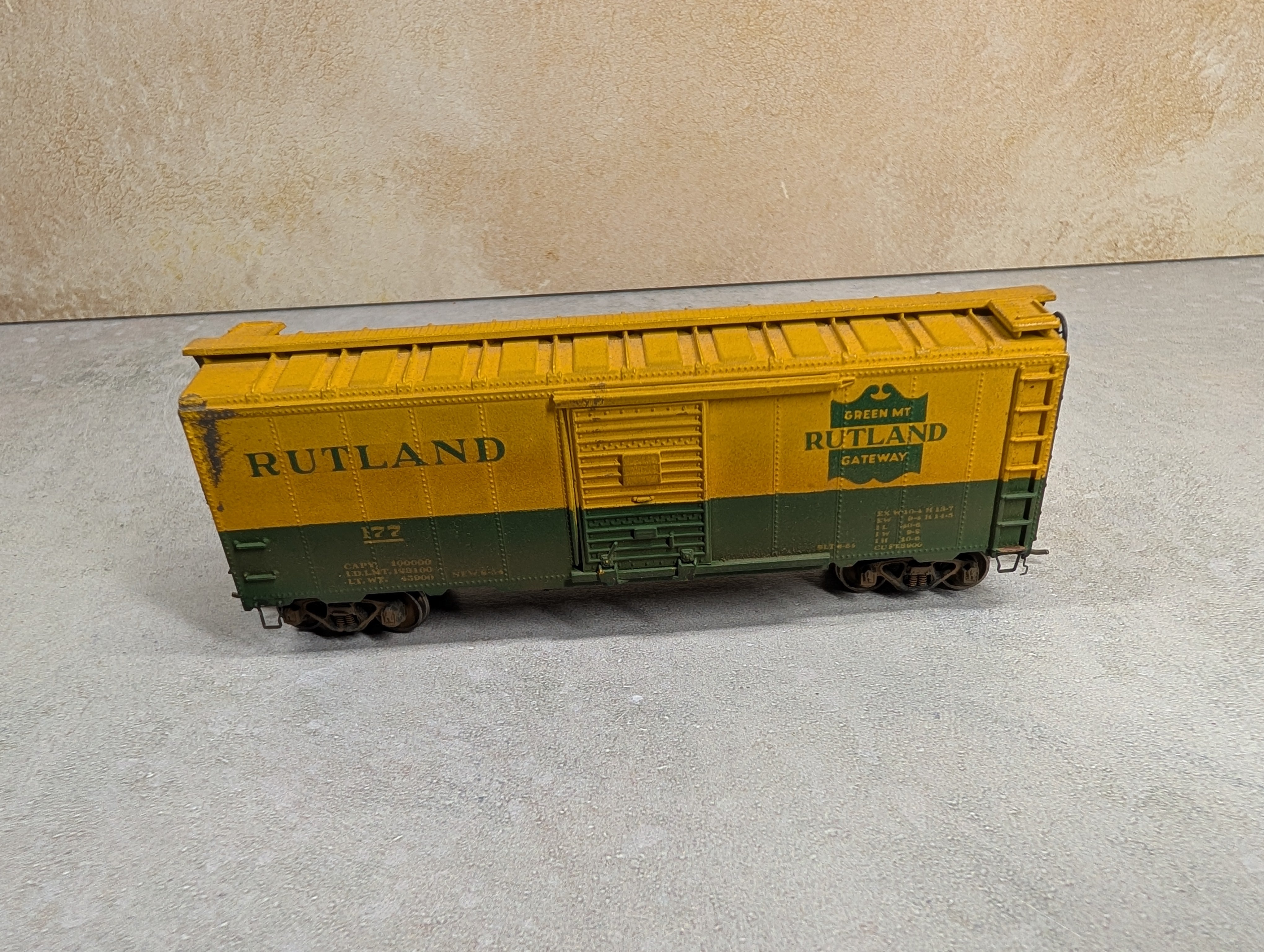 USED HO Scale 40' Box Car Rutland #177 Beautiful Weathering