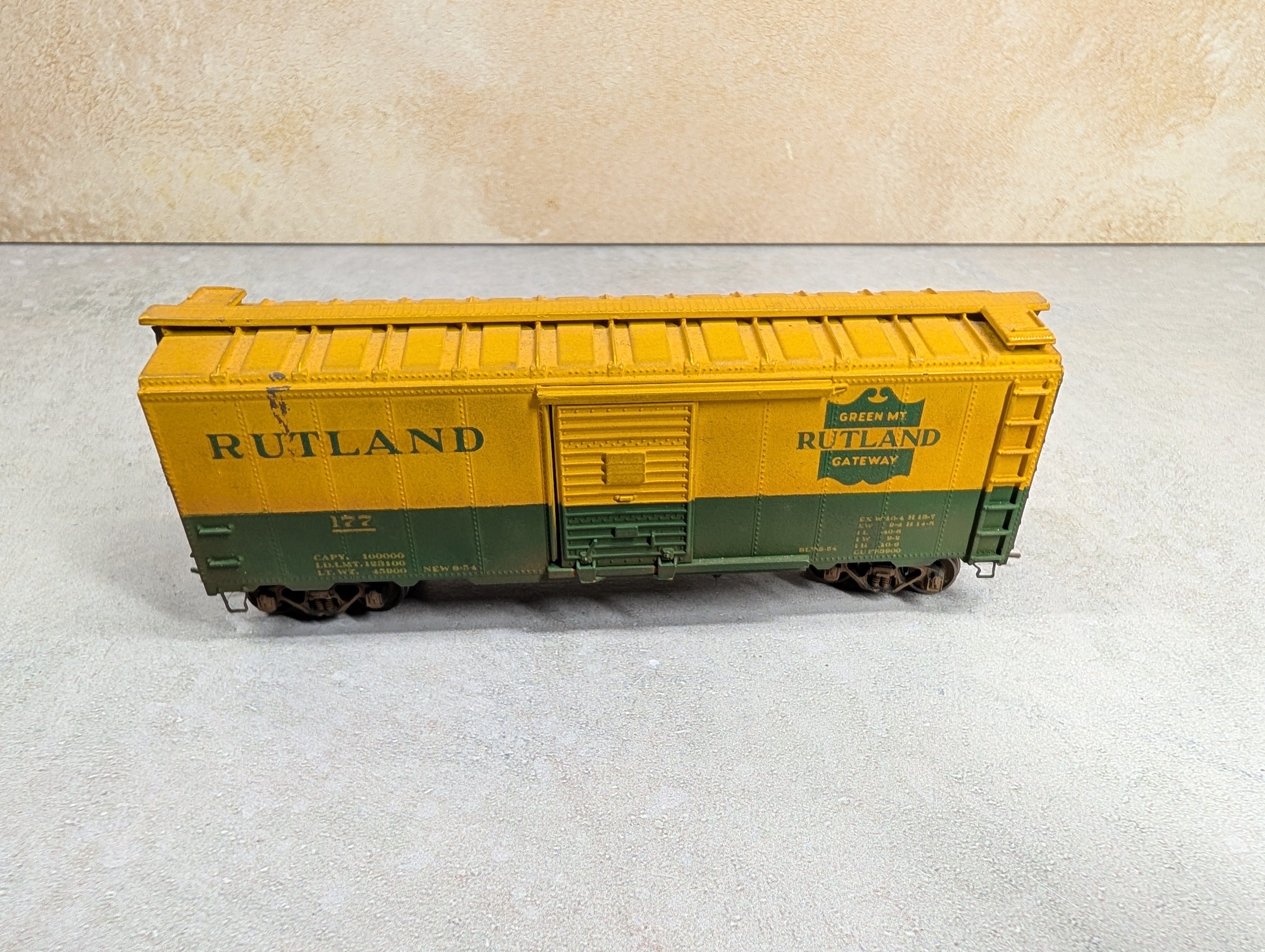 USED HO Scale 40' Box Car Rutland #177 Beautiful Weathering