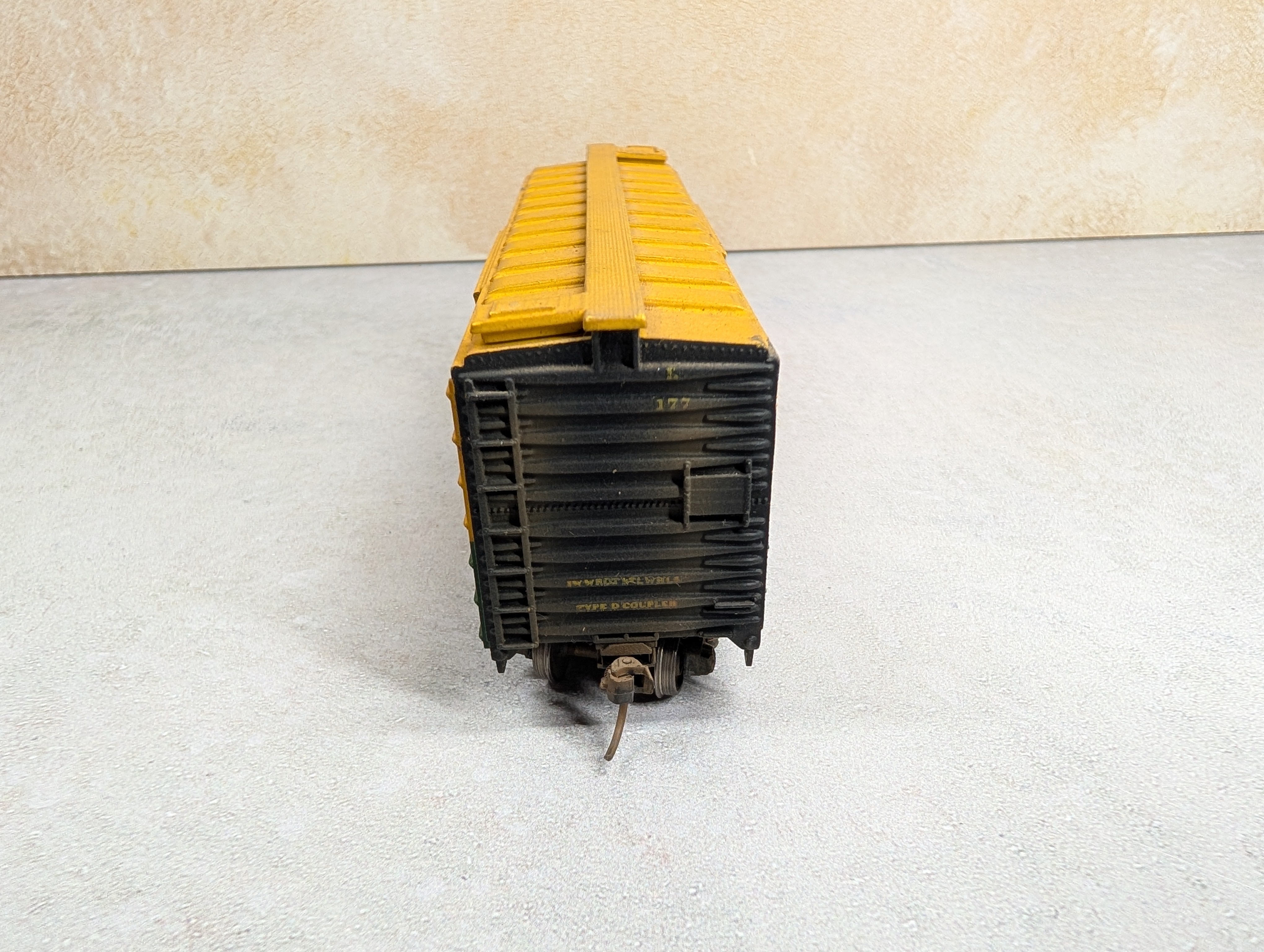 USED HO Scale 40' Box Car Rutland #177 Beautiful Weathering