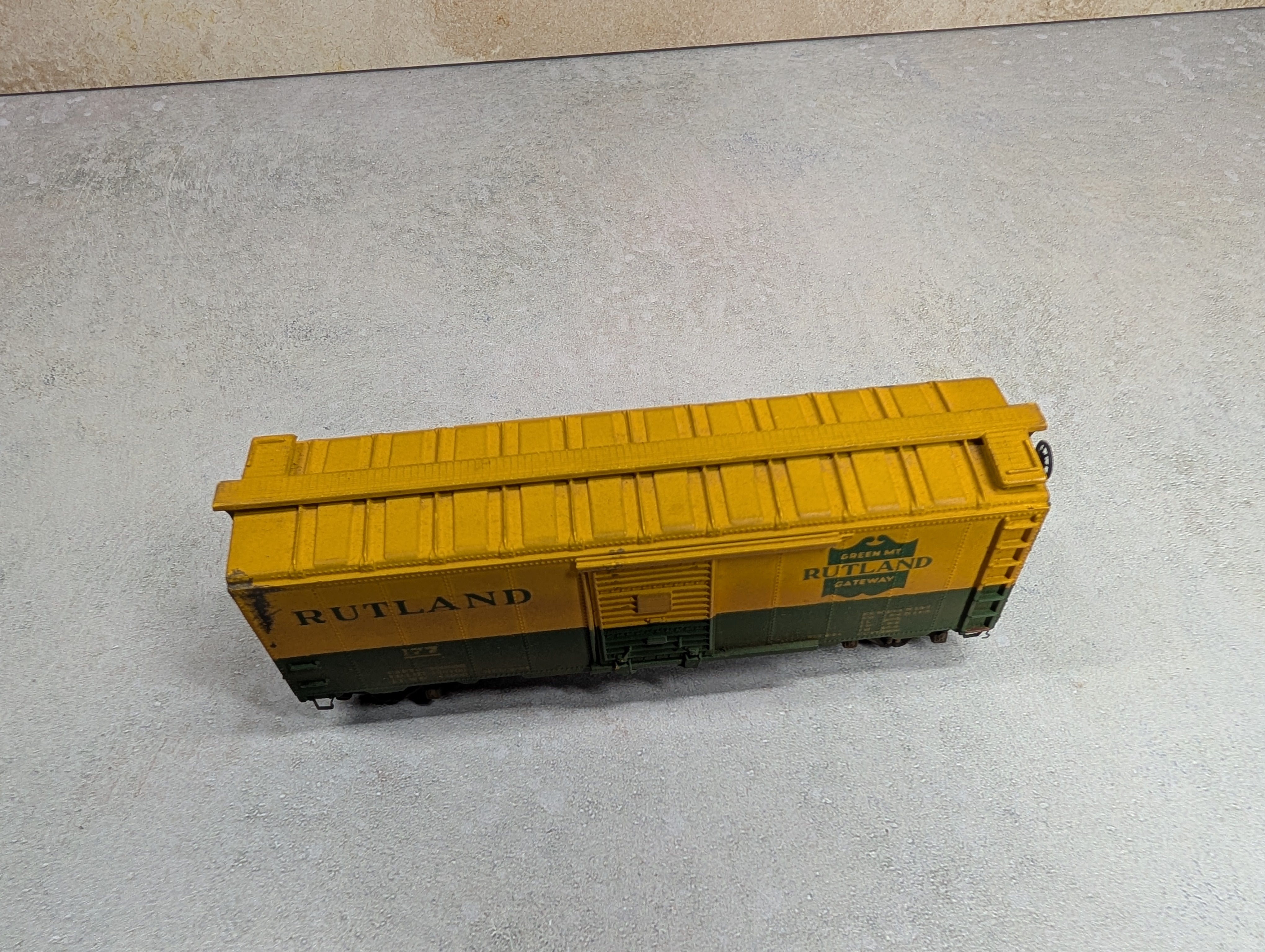 USED HO Scale 40' Box Car Rutland #177 Beautiful Weathering